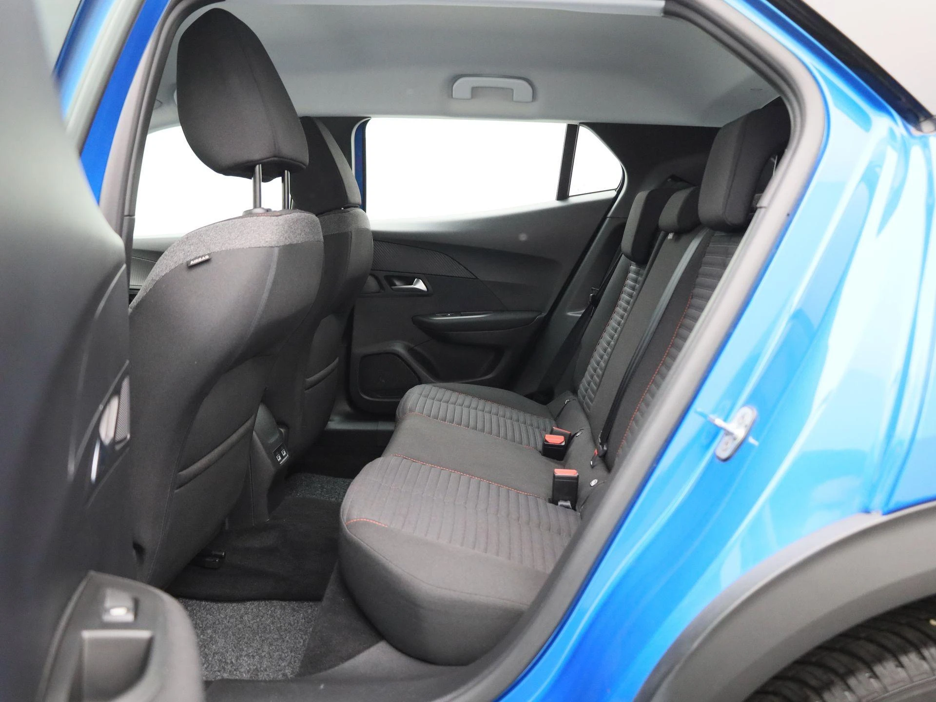 Peugeot-e-2008-image-11