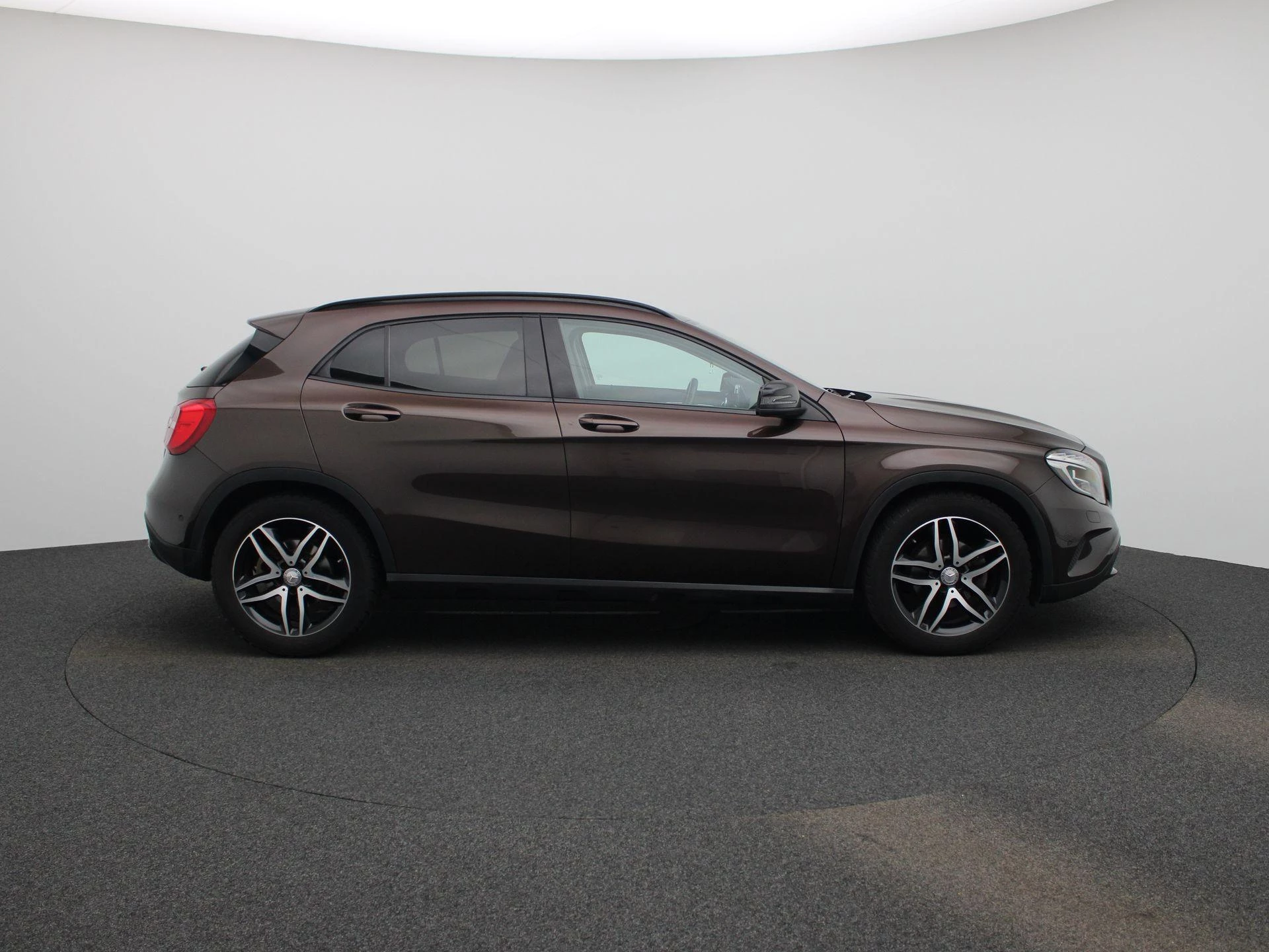 Mercedes-Benz-GLA-image-5