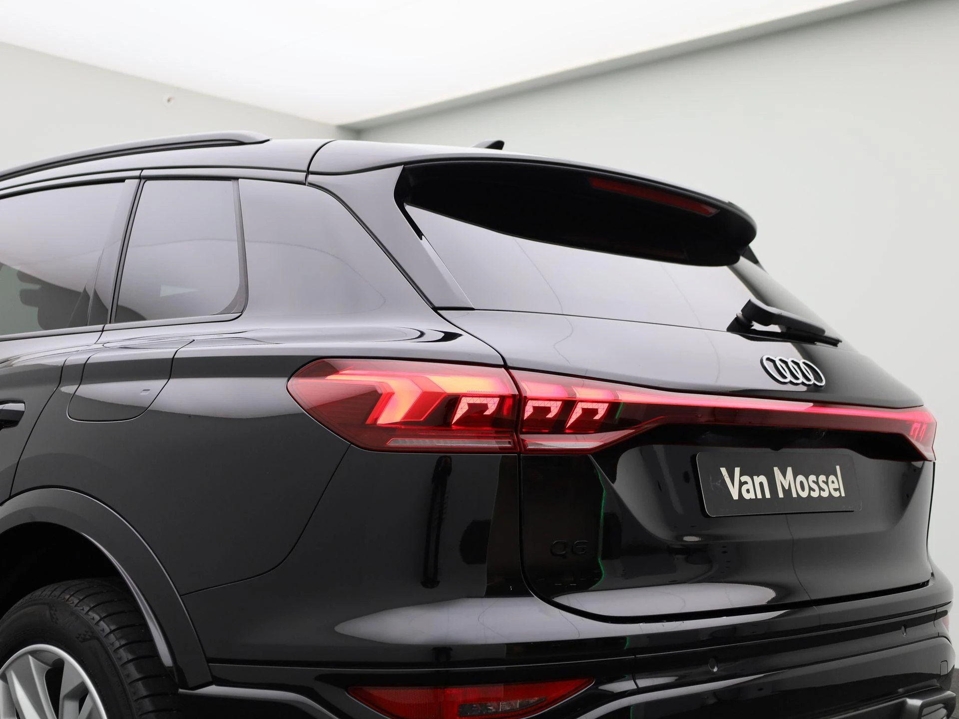 Audi-Q6 e-tron-image-48
