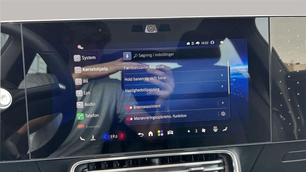 Mercedes-Benz-CLA-image-18