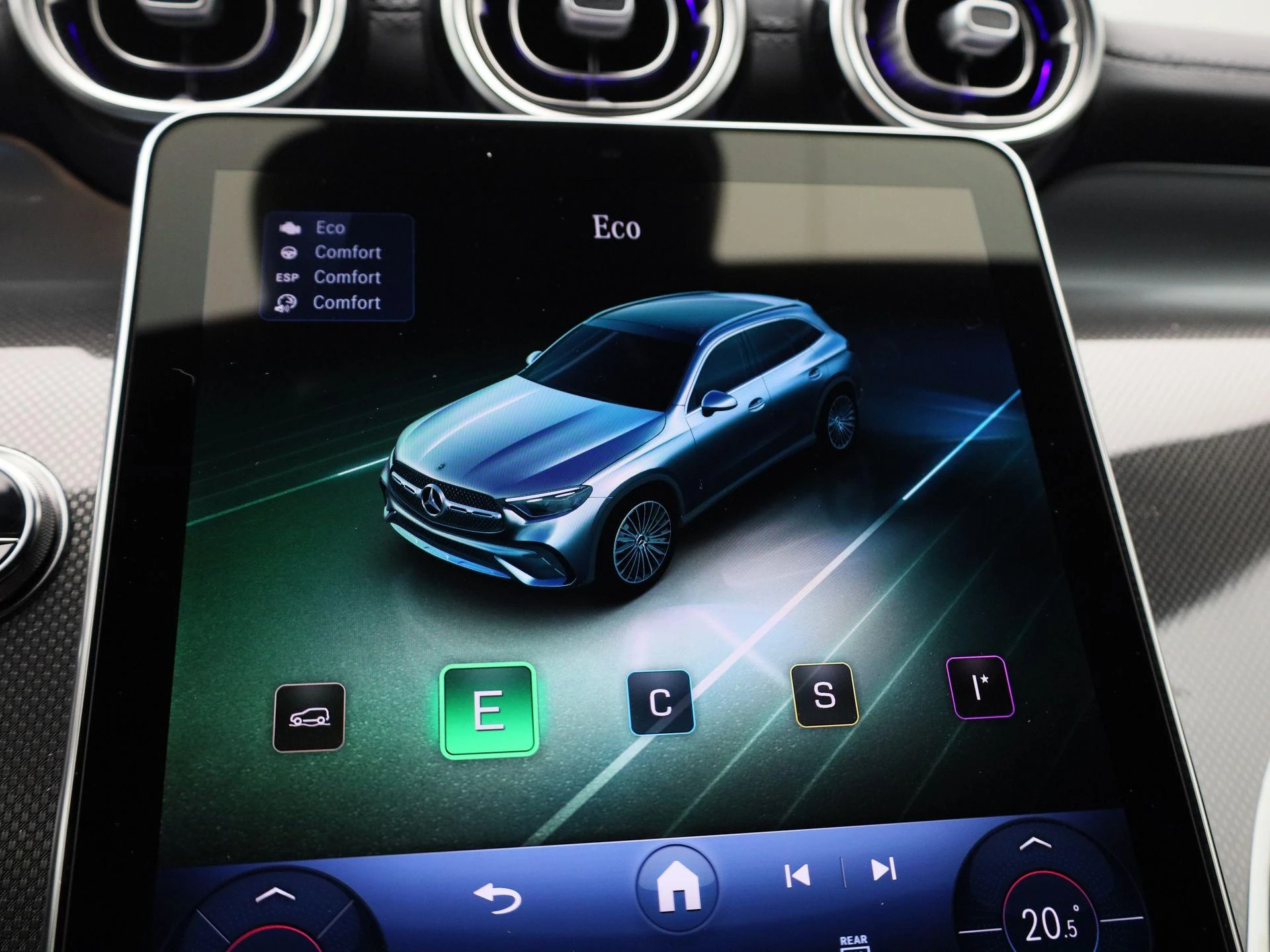Mercedes-Benz-GLC-image-24