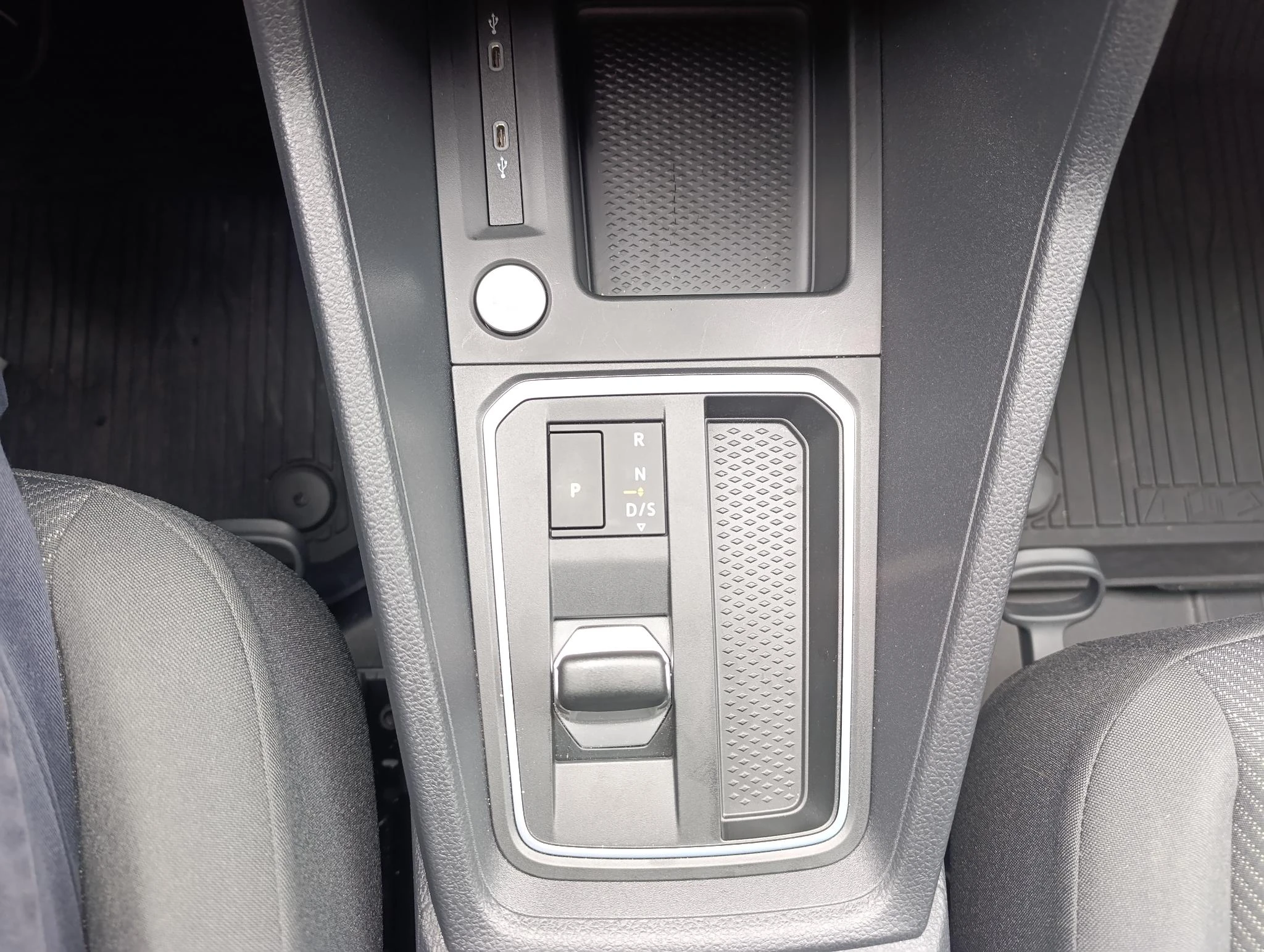 Ford-Transit Connect-image-18