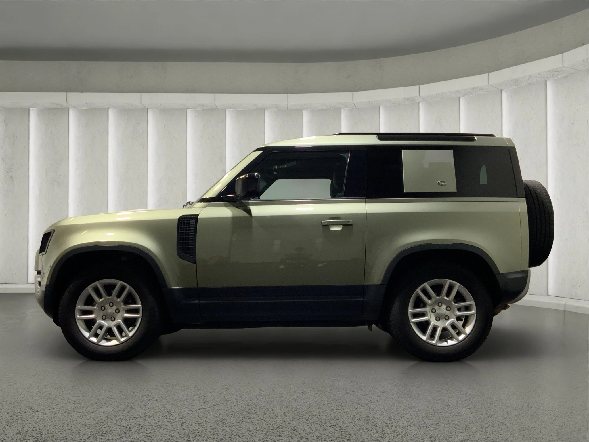 Land Rover-Defender-image-4