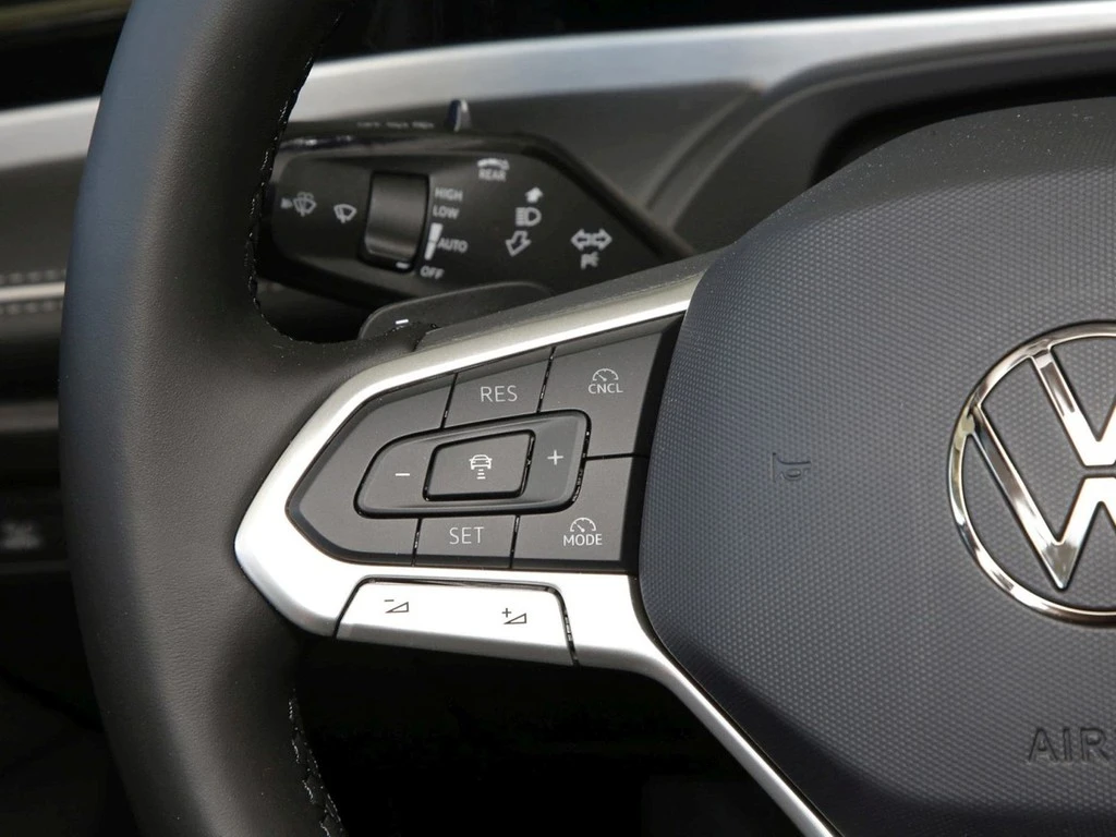 Volkswagen-Passat-image-15