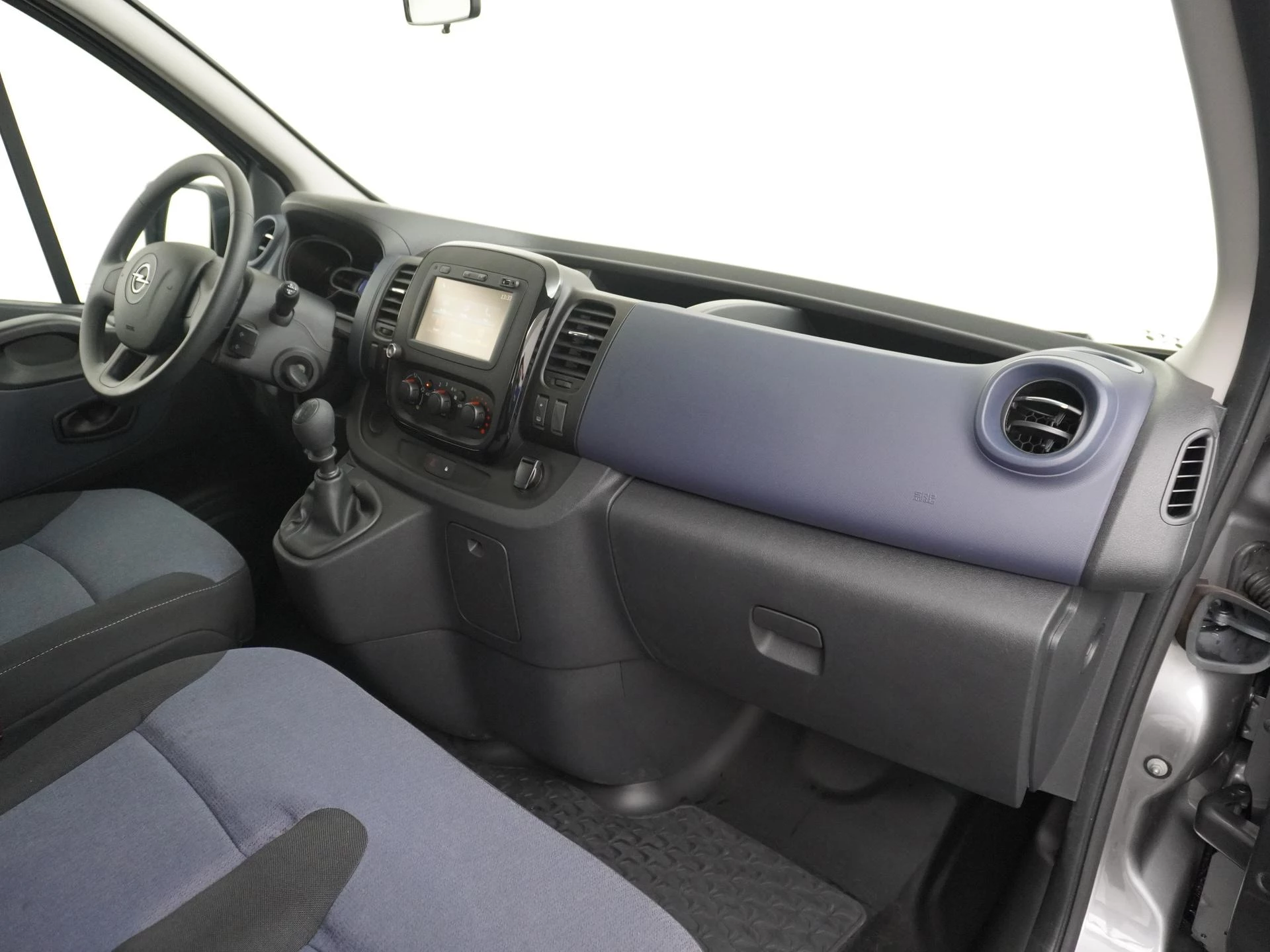 Opel-Vivaro-image-13