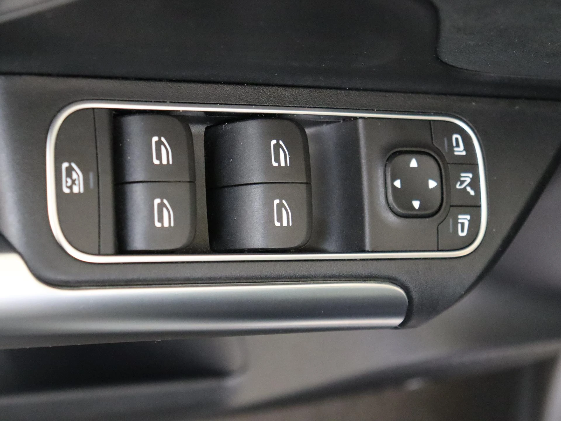Mercedes-Benz-GLA-image-26