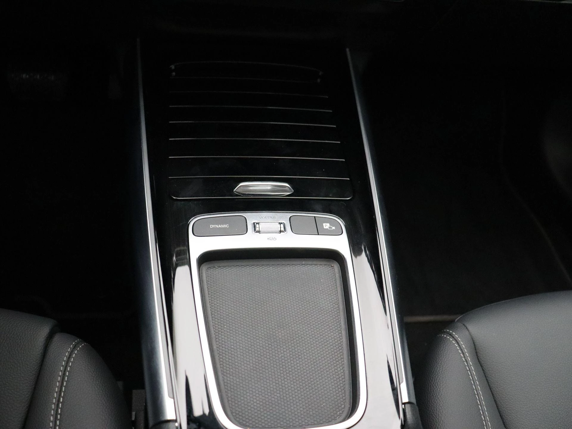 Mercedes-Benz-EQA-image-12