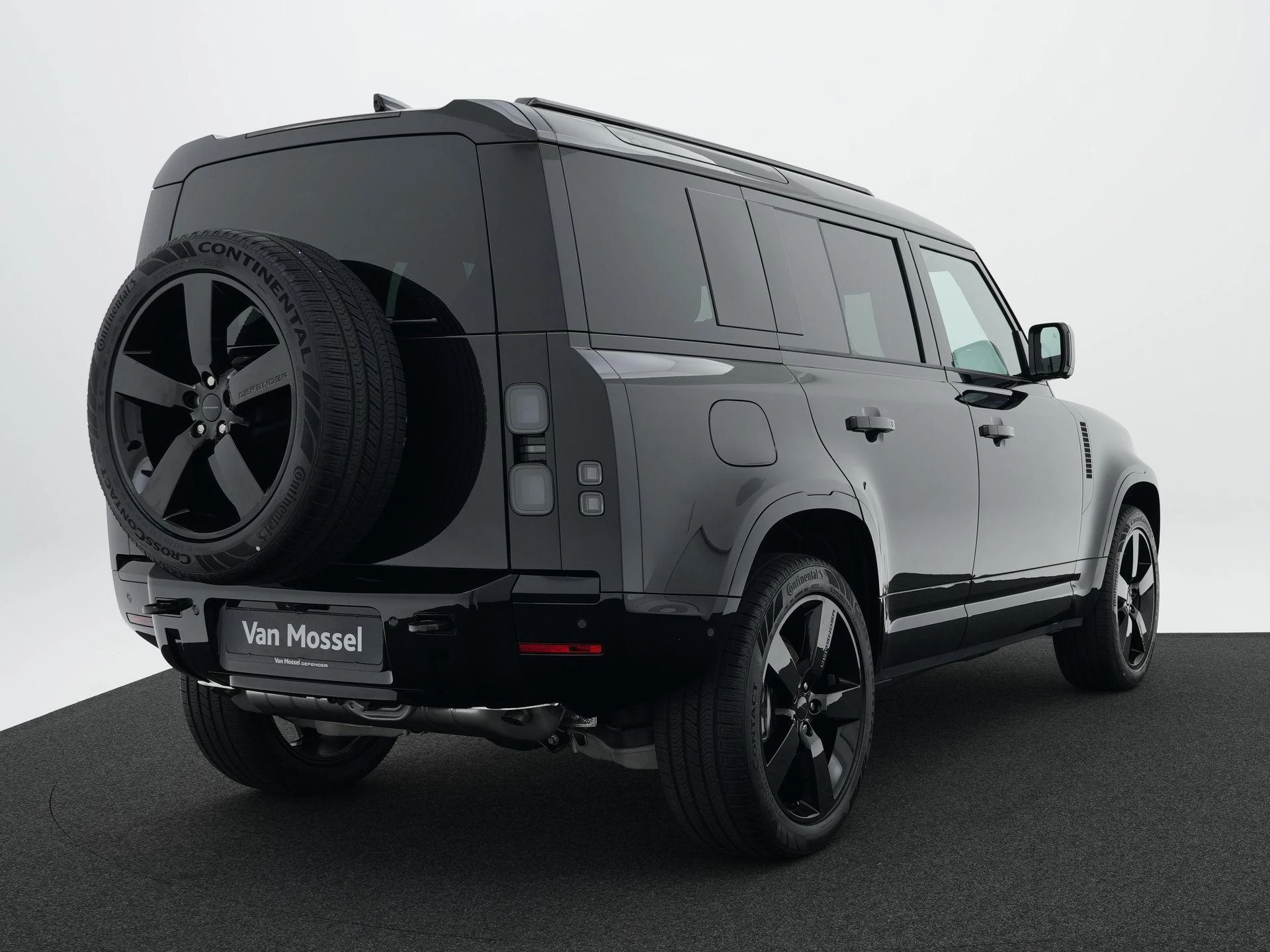 Land Rover-Defender-image-2