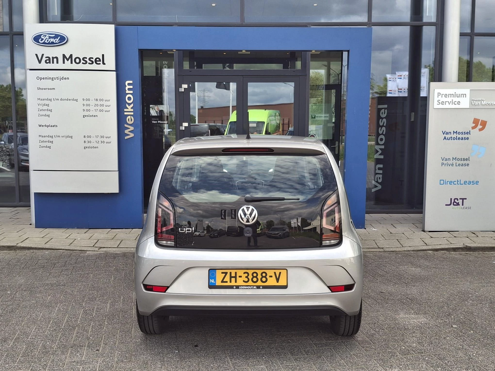 Volkswagen-up!-image-6