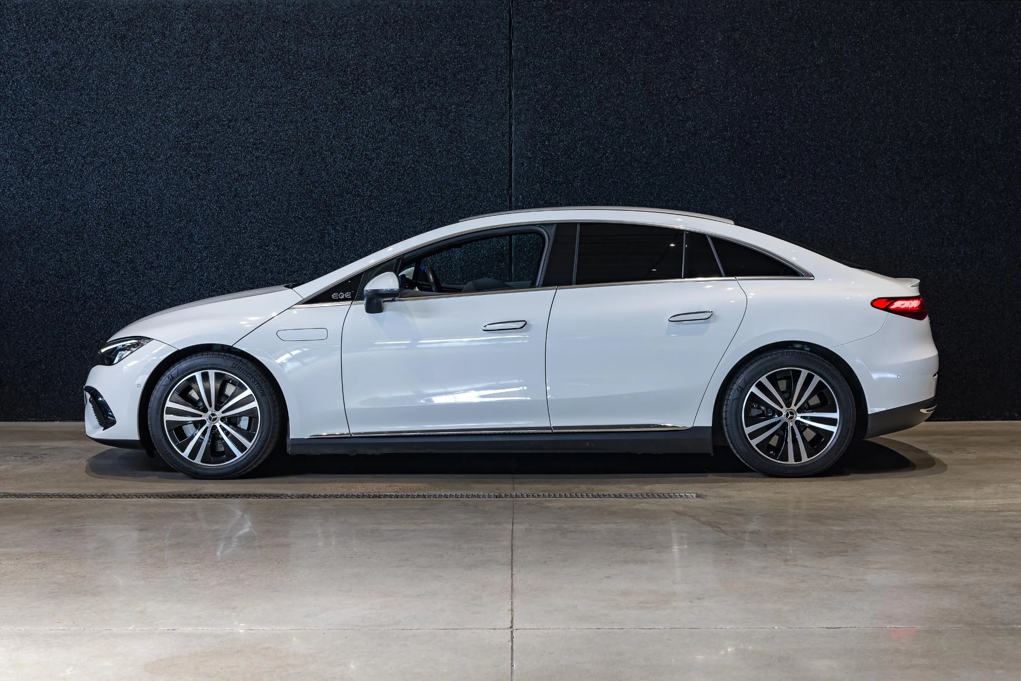 Mercedes-Benz-EQE-image-3