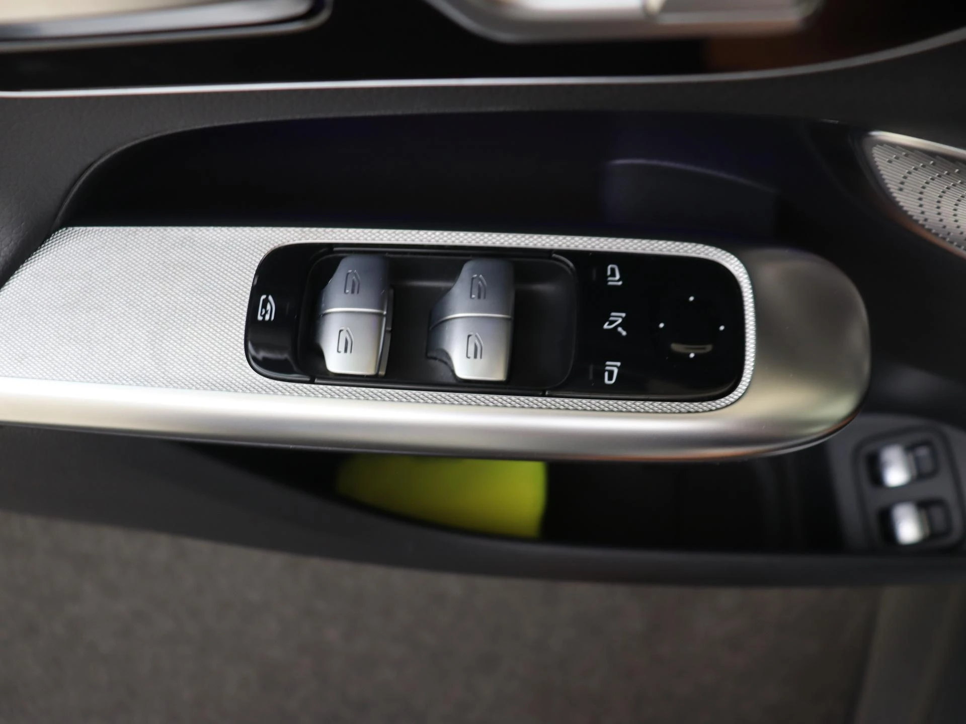 Mercedes-Benz-GLC-image-23