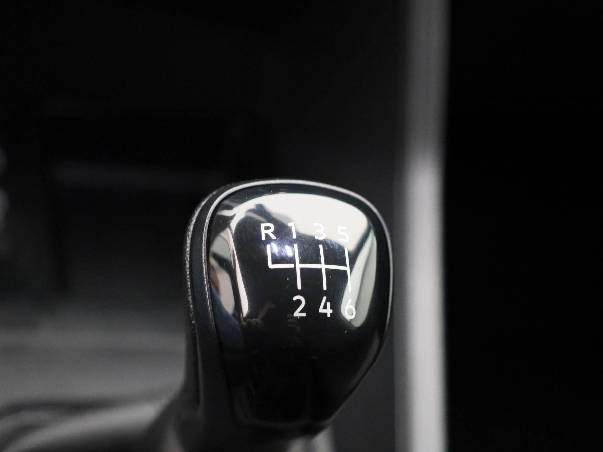 Volkswagen-Caddy-image-8