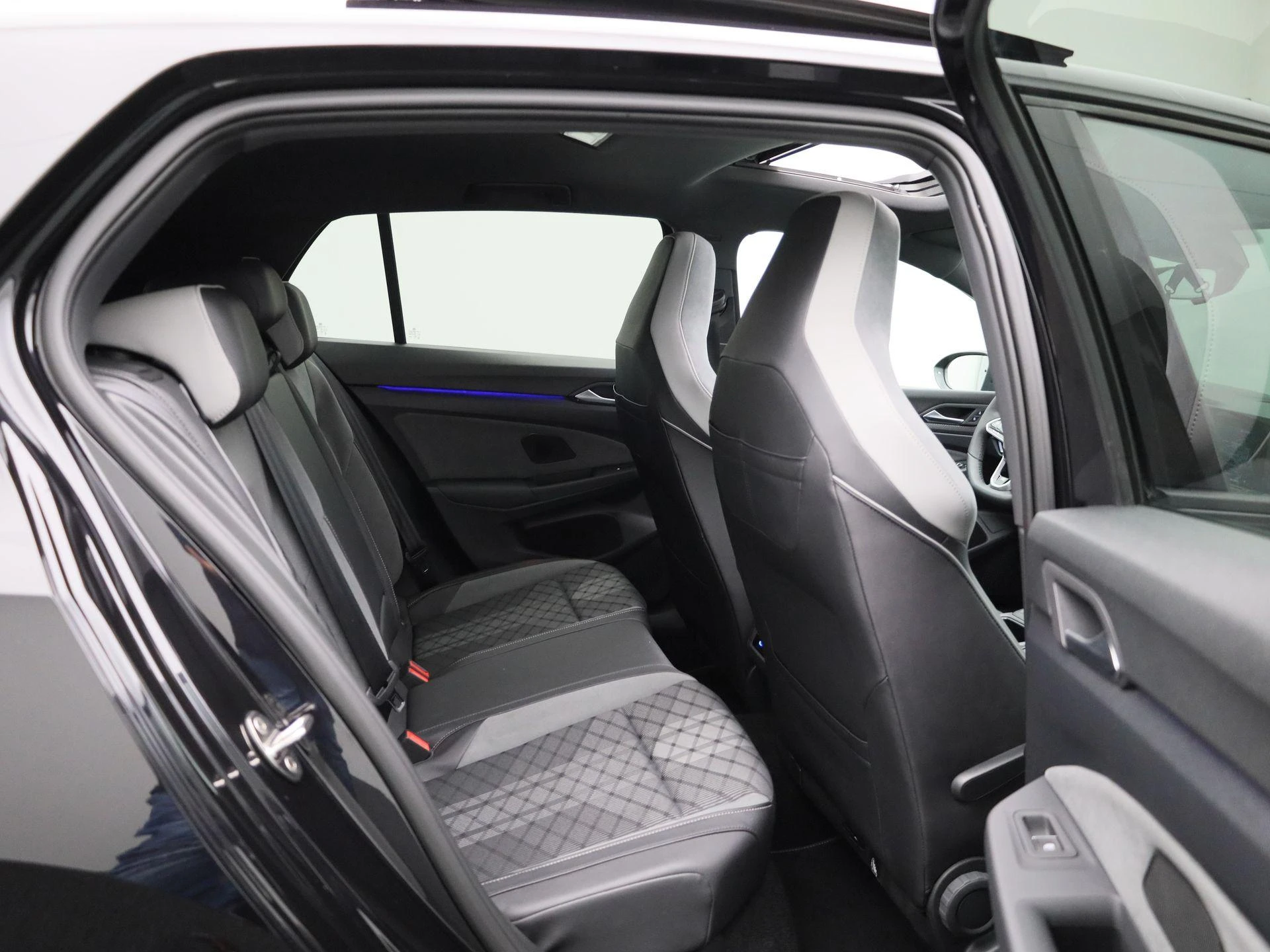 Volkswagen-Golf-image-41