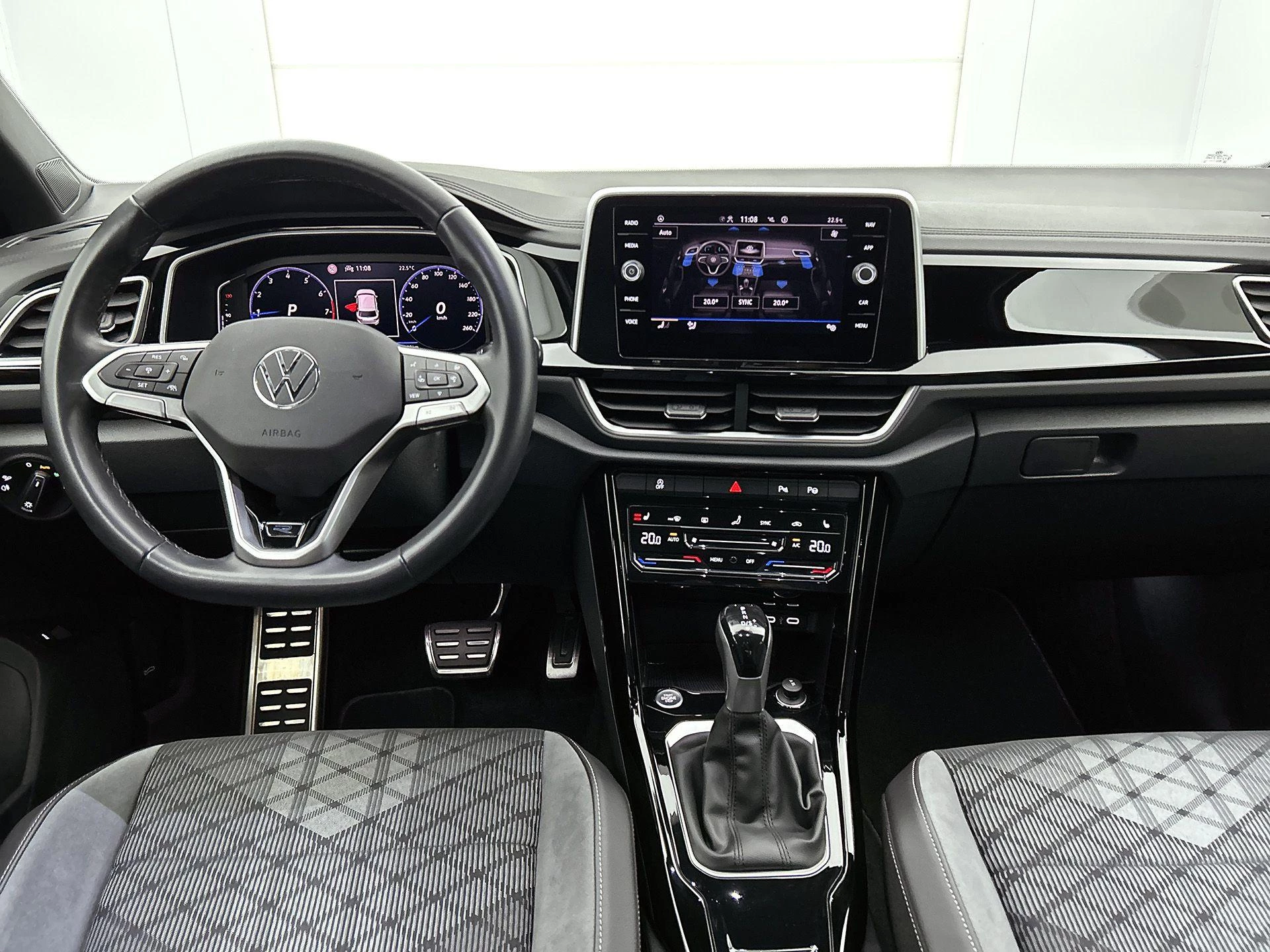 Volkswagen-T-Roc-image-22