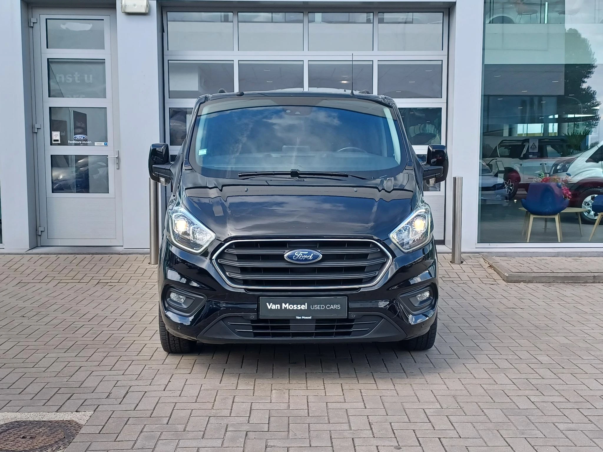 Ford-Transit Custom-image-1