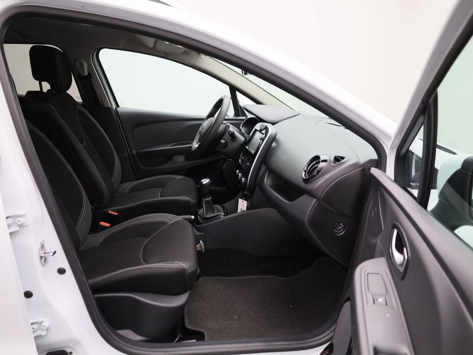 Renault-Clio-image-29