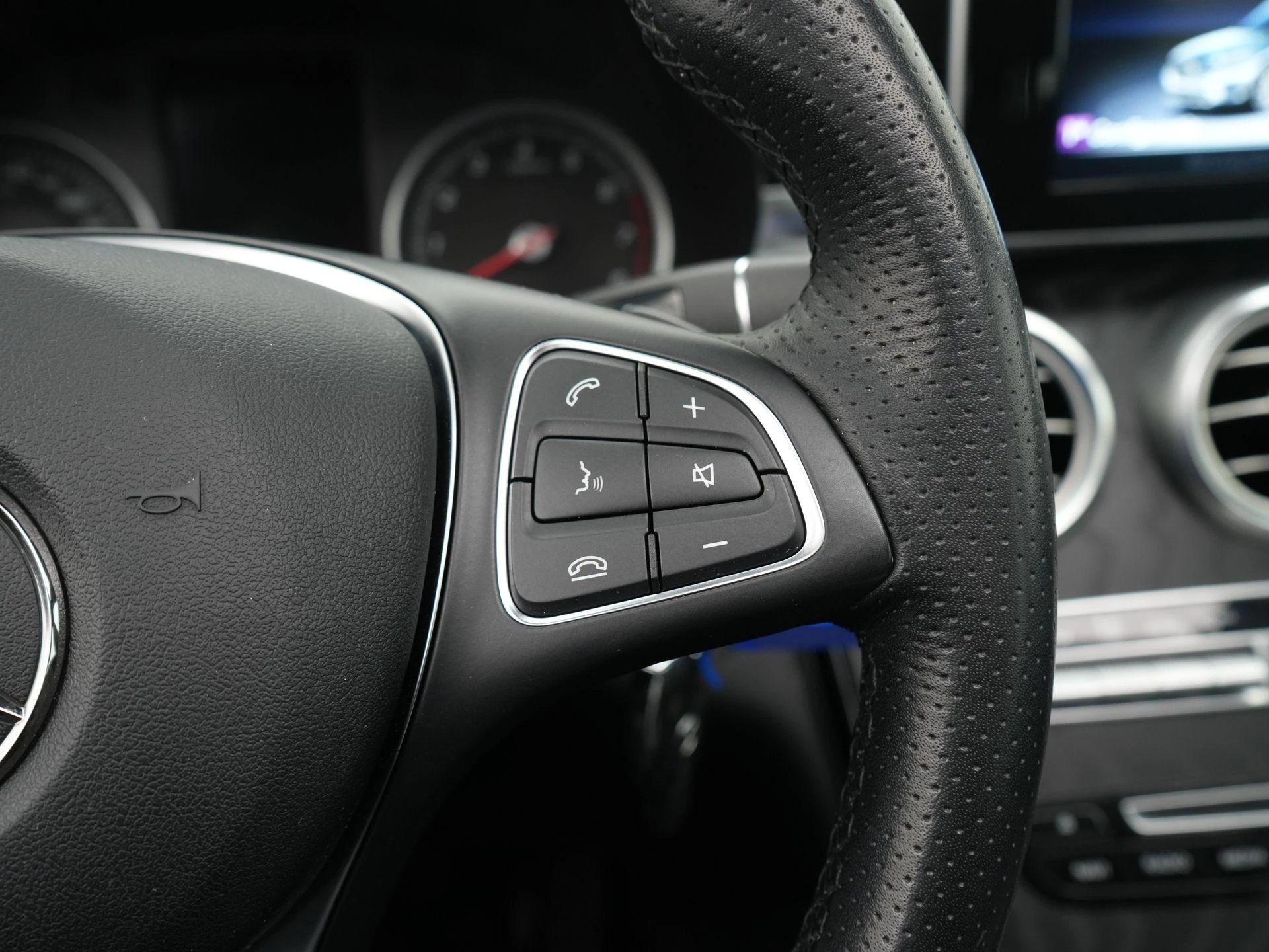 Mercedes-Benz-GLC-image-22