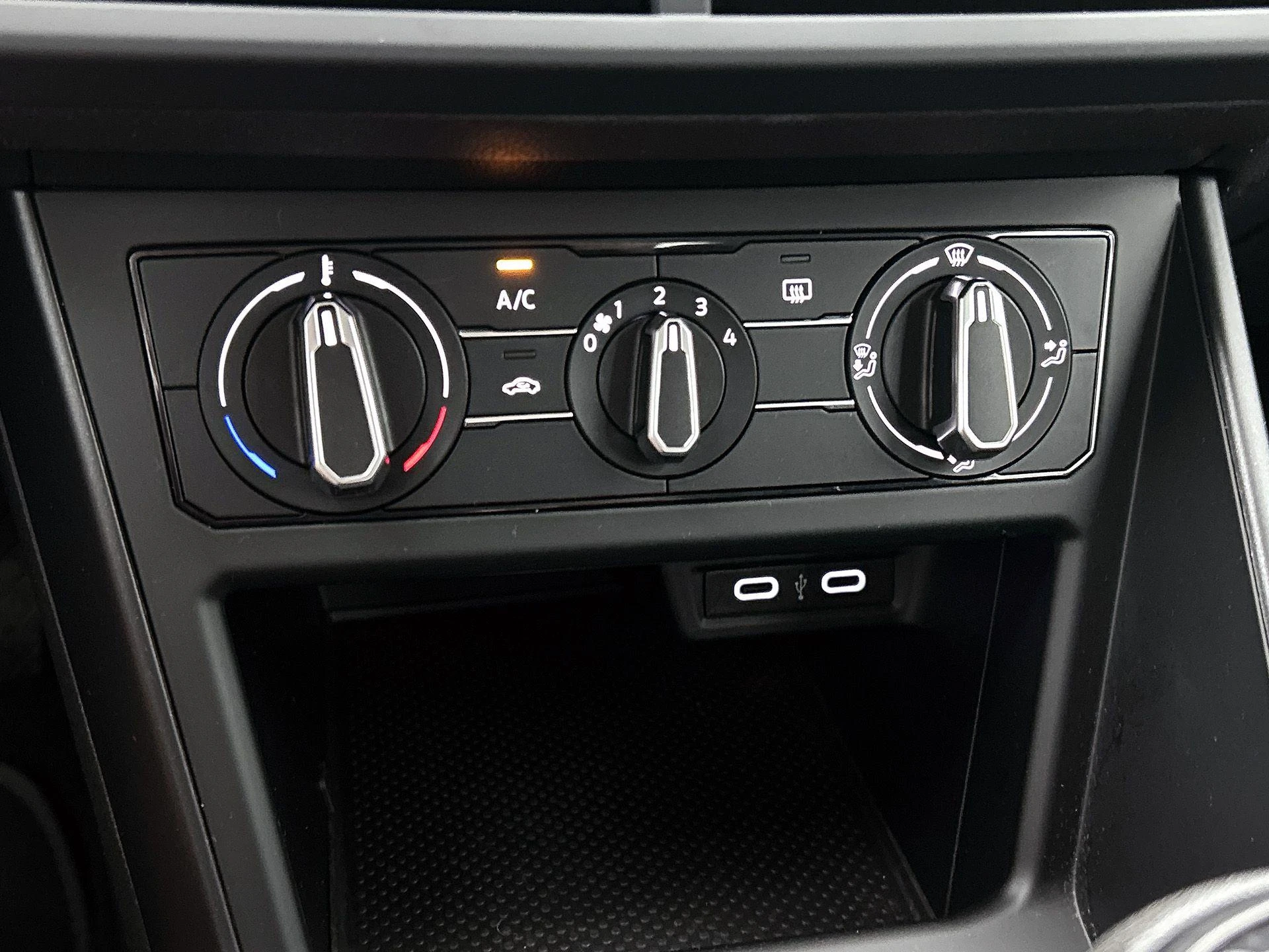 Volkswagen-Polo-image-15