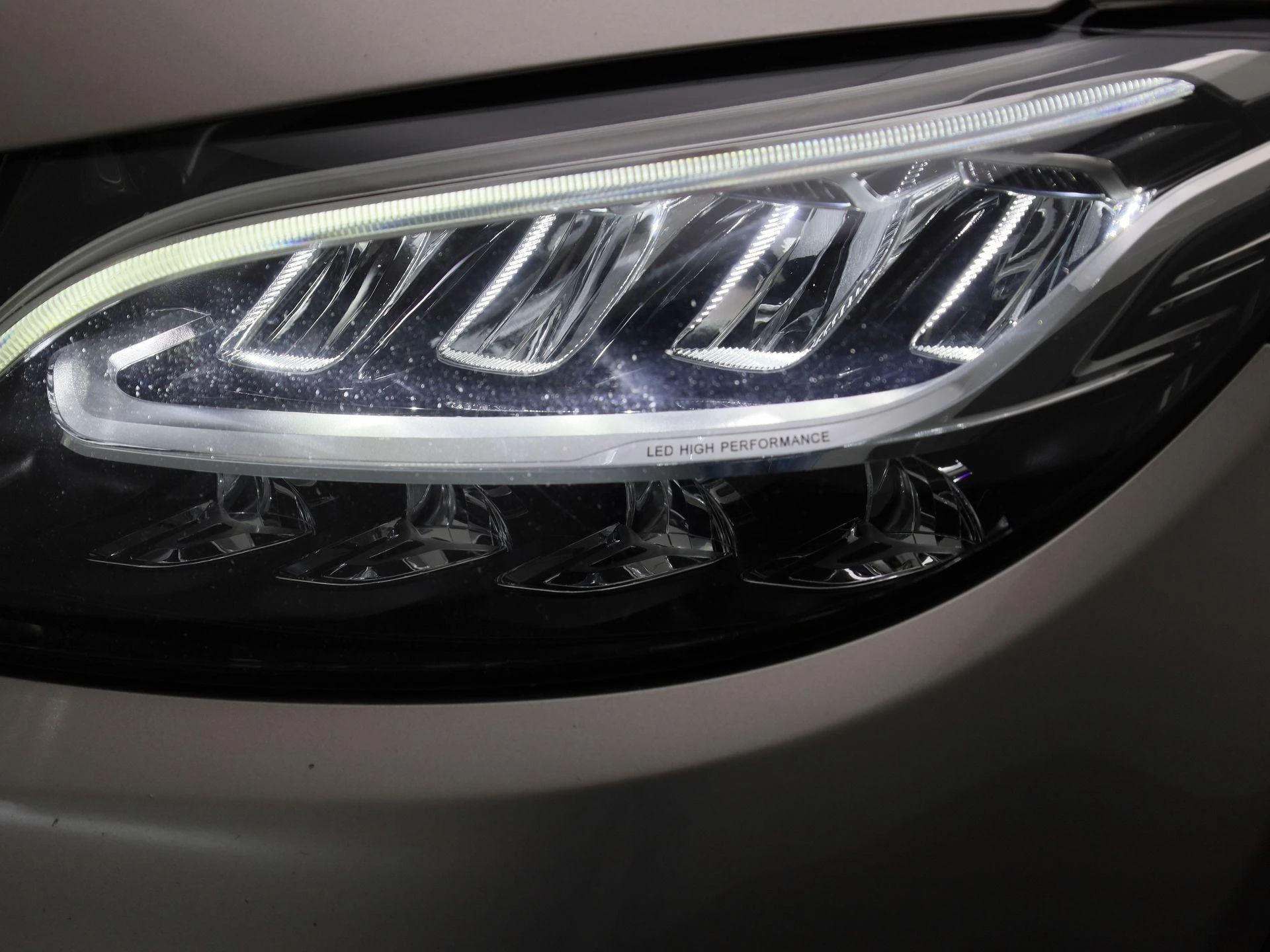 Mercedes-Benz-C-Klasse-image-14