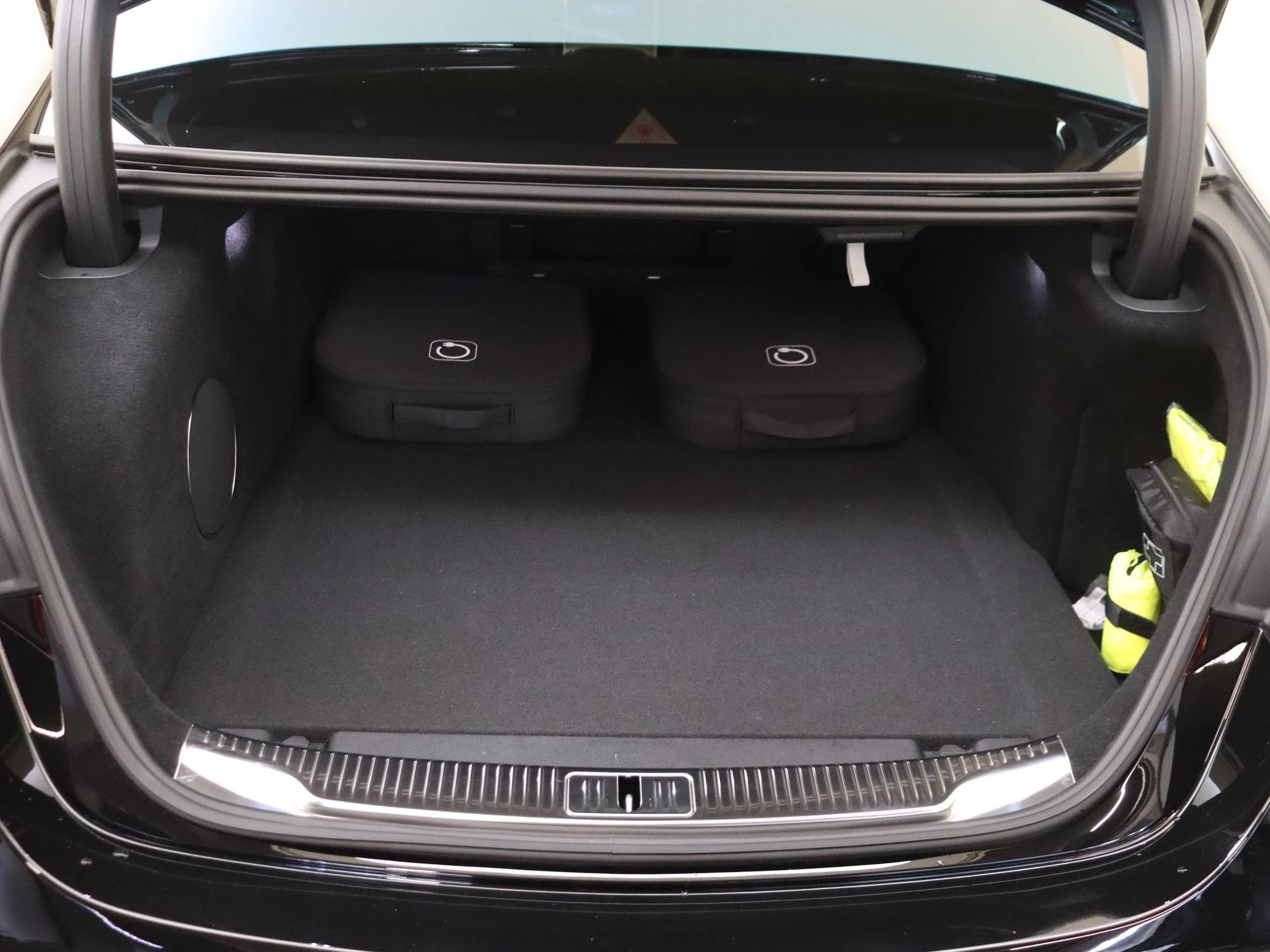 Mercedes-Benz-S-Klasse-image-37