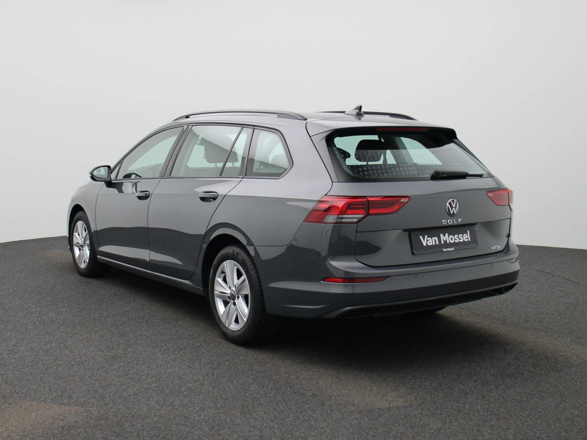 Volkswagen-Golf-image-1