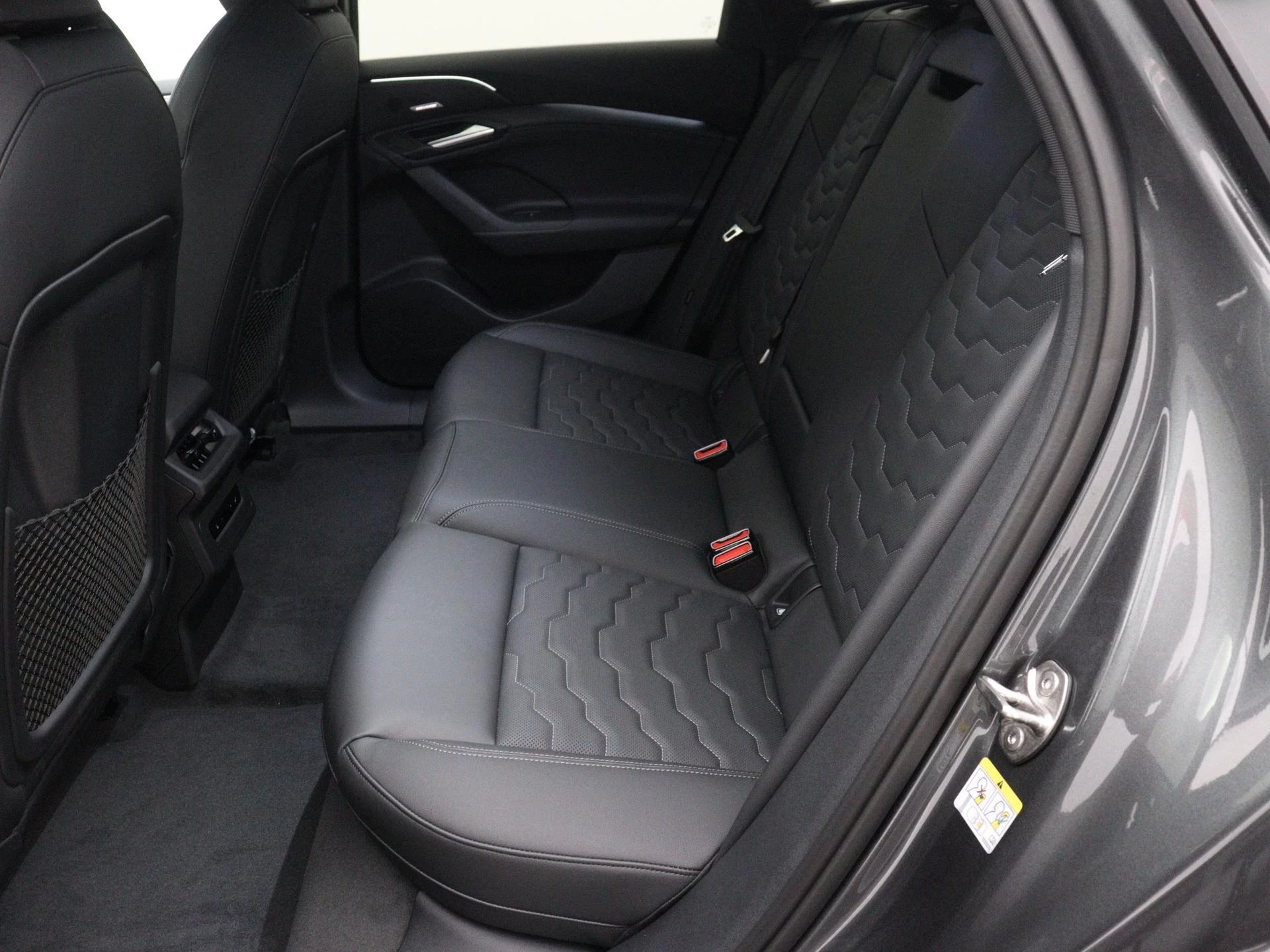 Audi-A6 Avant e-tron-image-10