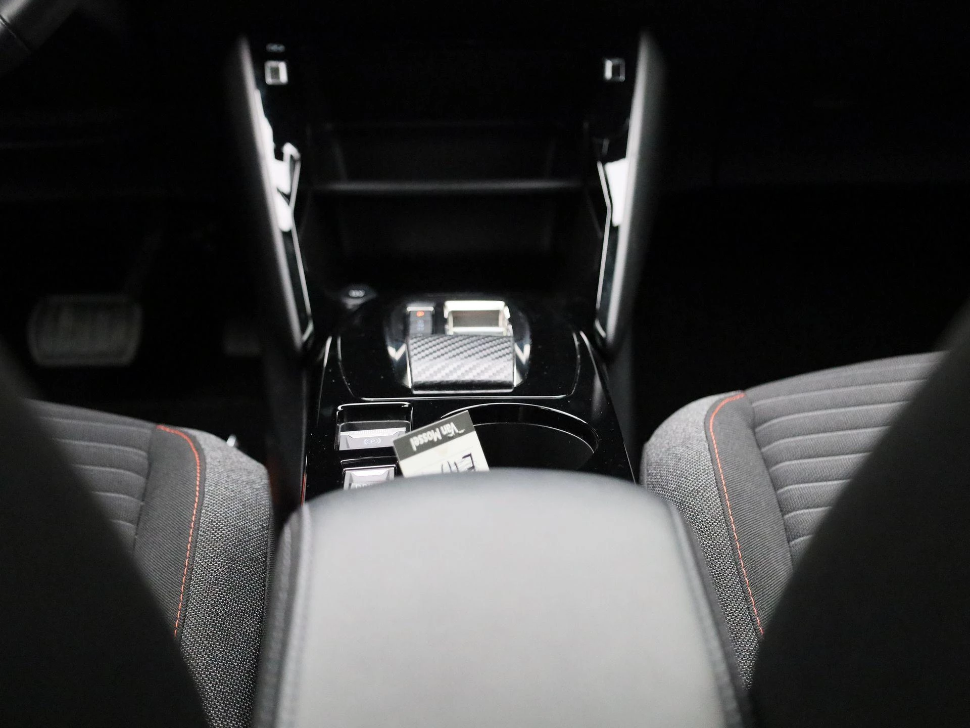 Peugeot-e-208-image-10