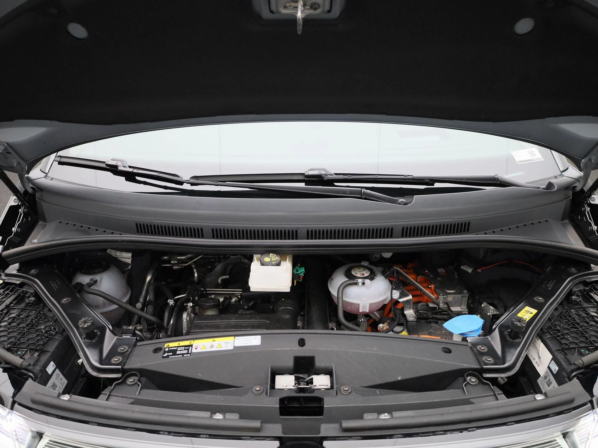 Volkswagen-Multivan-image-41