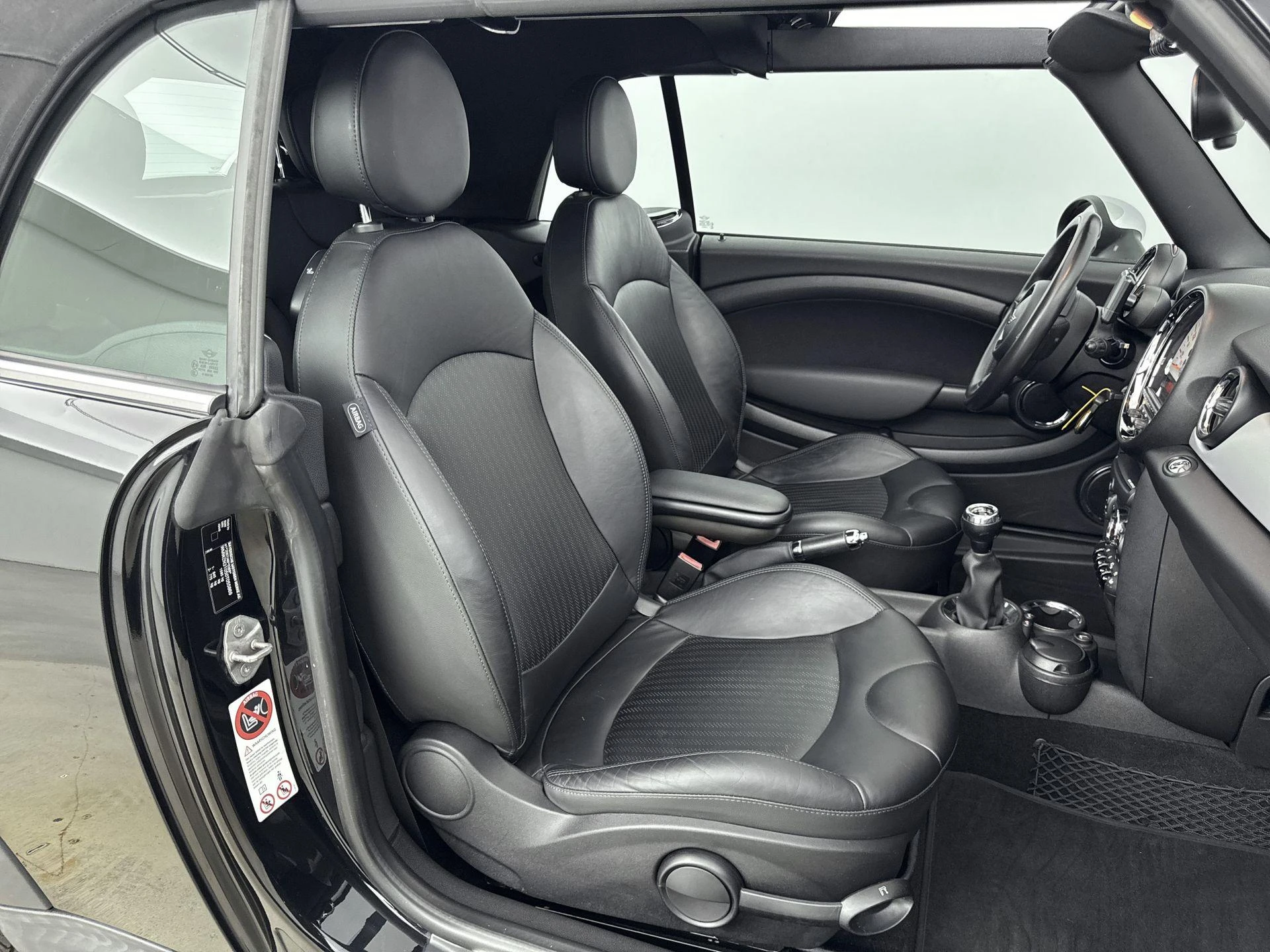 MINI-Cooper Cabrio-image-9