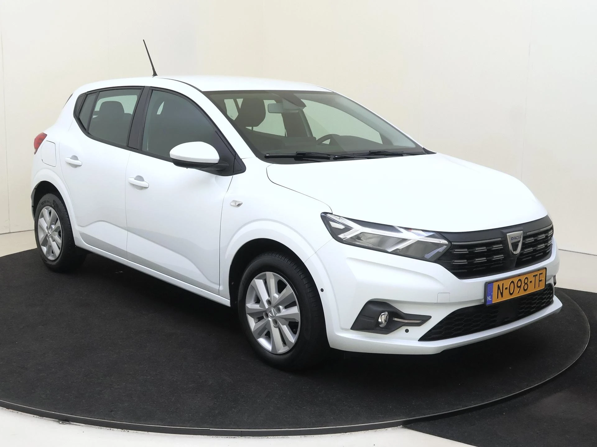 Dacia-Sandero-image-1