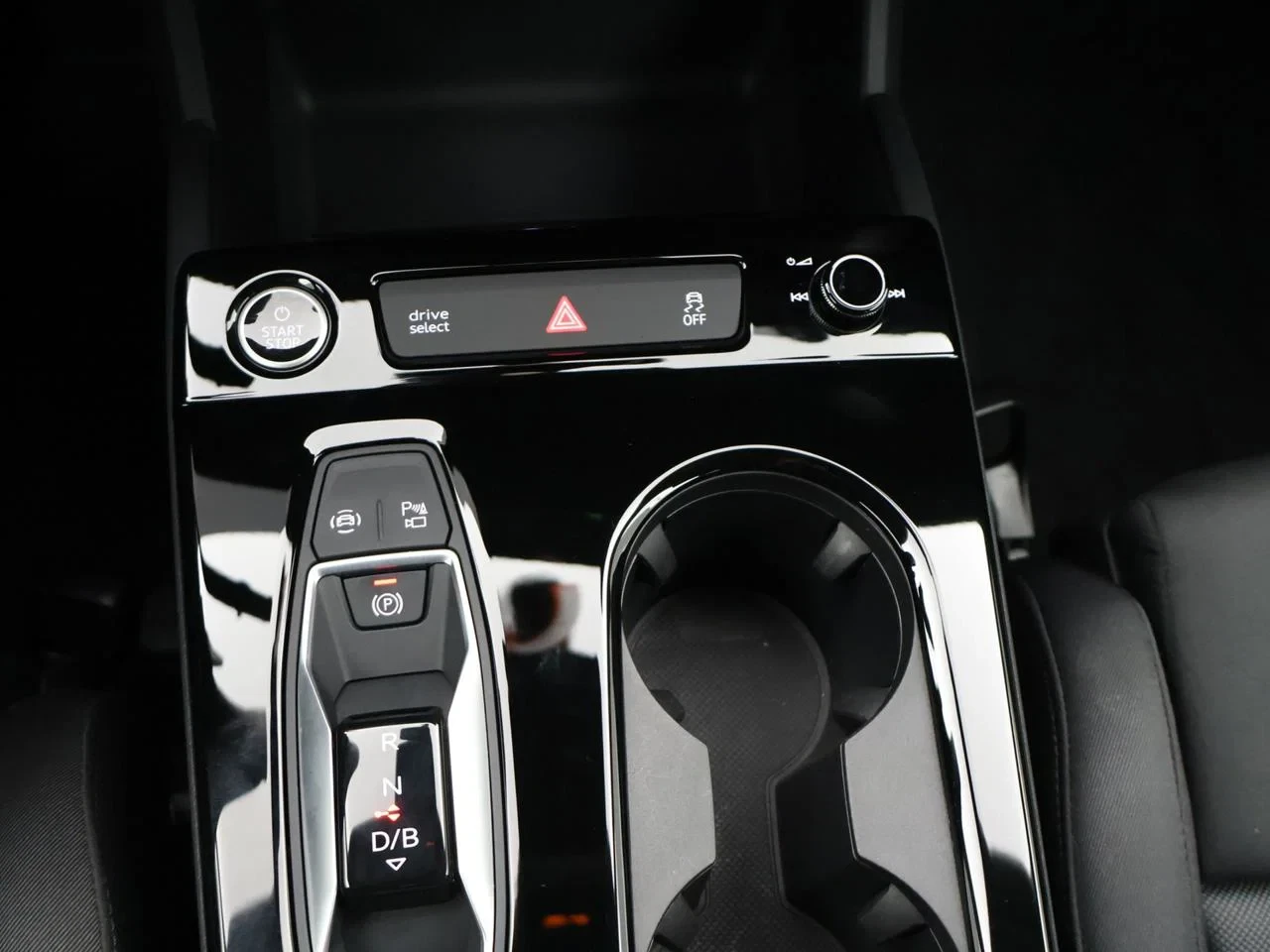 Audi Q6 e-tron Sportback e-Tron 83 kWh 252PK Advanced *NAVI*APP CONNECT*BLTH*CRUISE*DIGITAL DASHOBOARD*ZETELVERWARMNG*SPORTSEATS*ADAPTIVE CRUIS