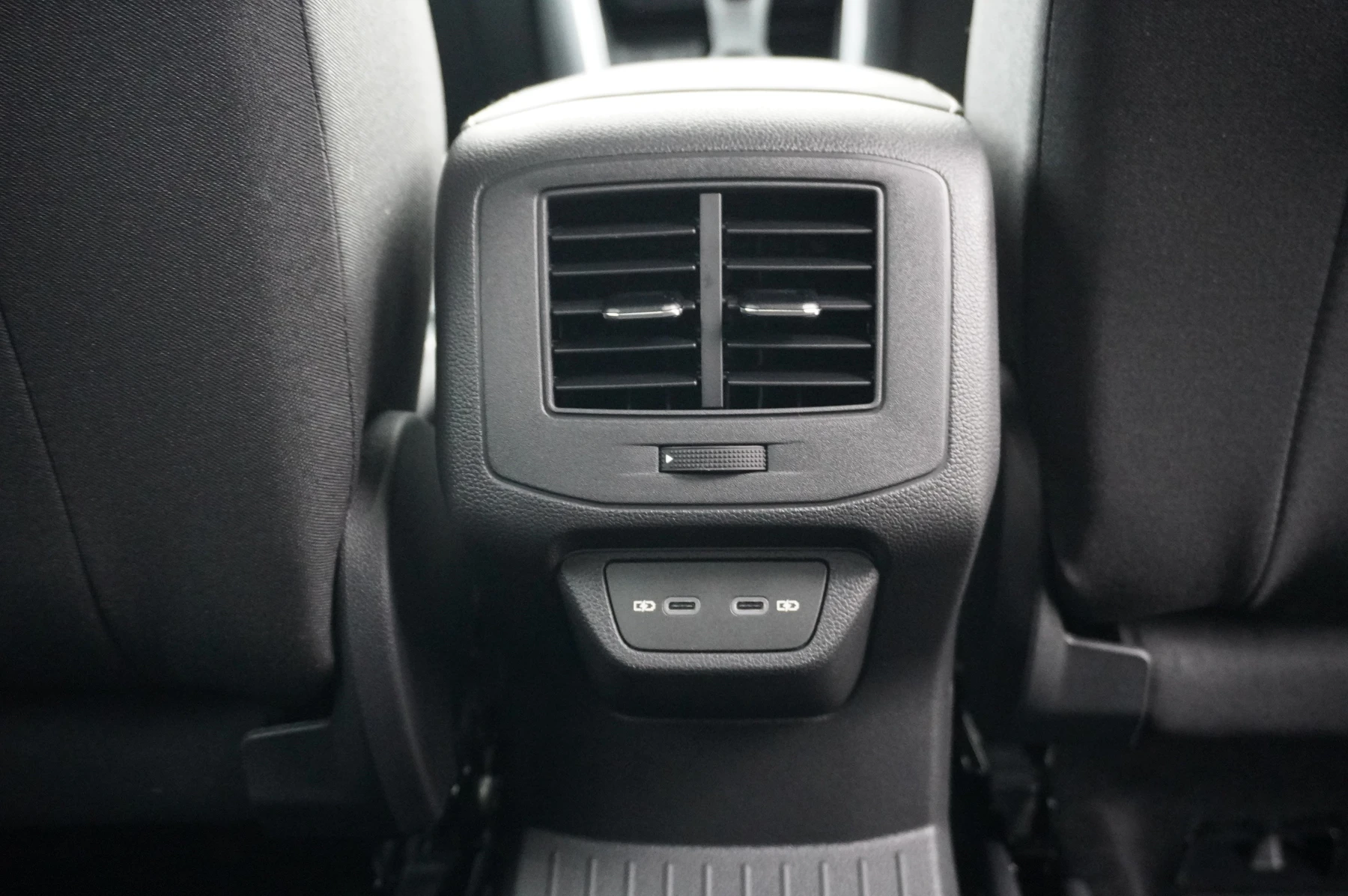 Volkswagen-T-Roc-image-40