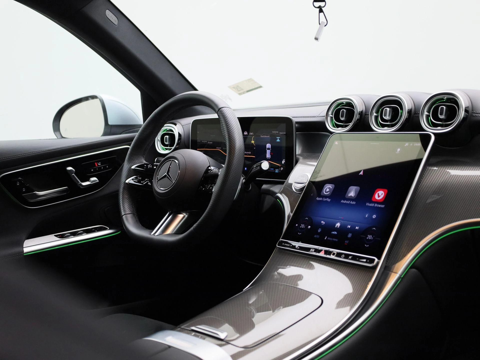 Mercedes-Benz-GLC-image-41