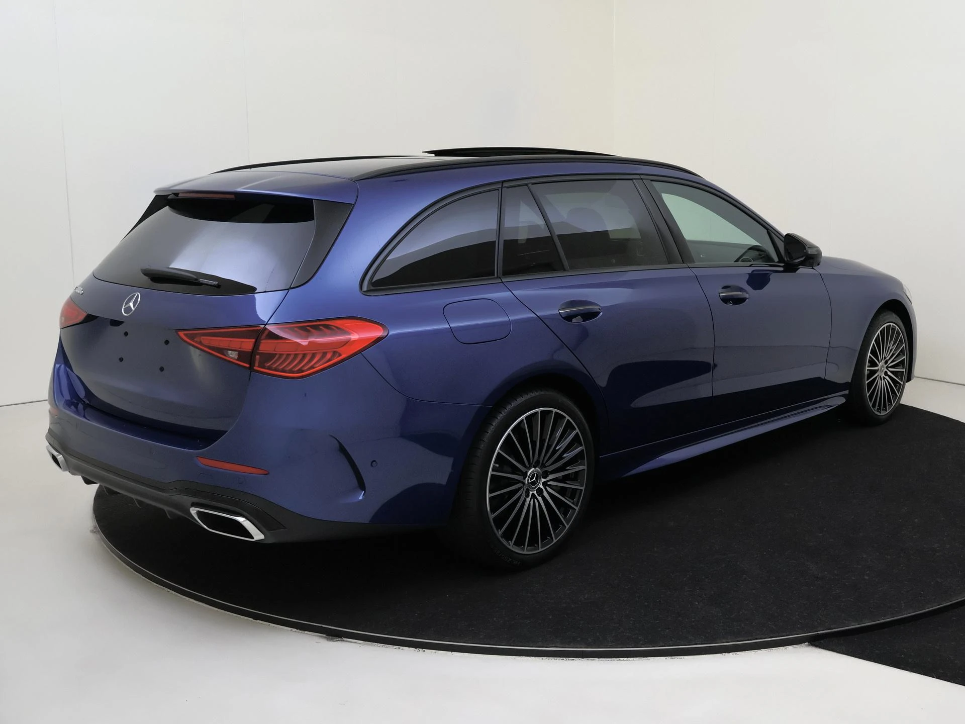 Mercedes-Benz-C-Klasse-image-3