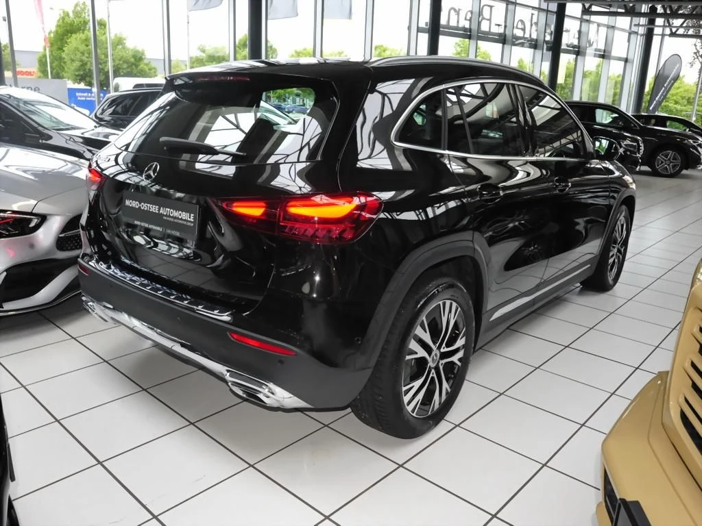 Mercedes-Benz-GLA 200 d-image-4
