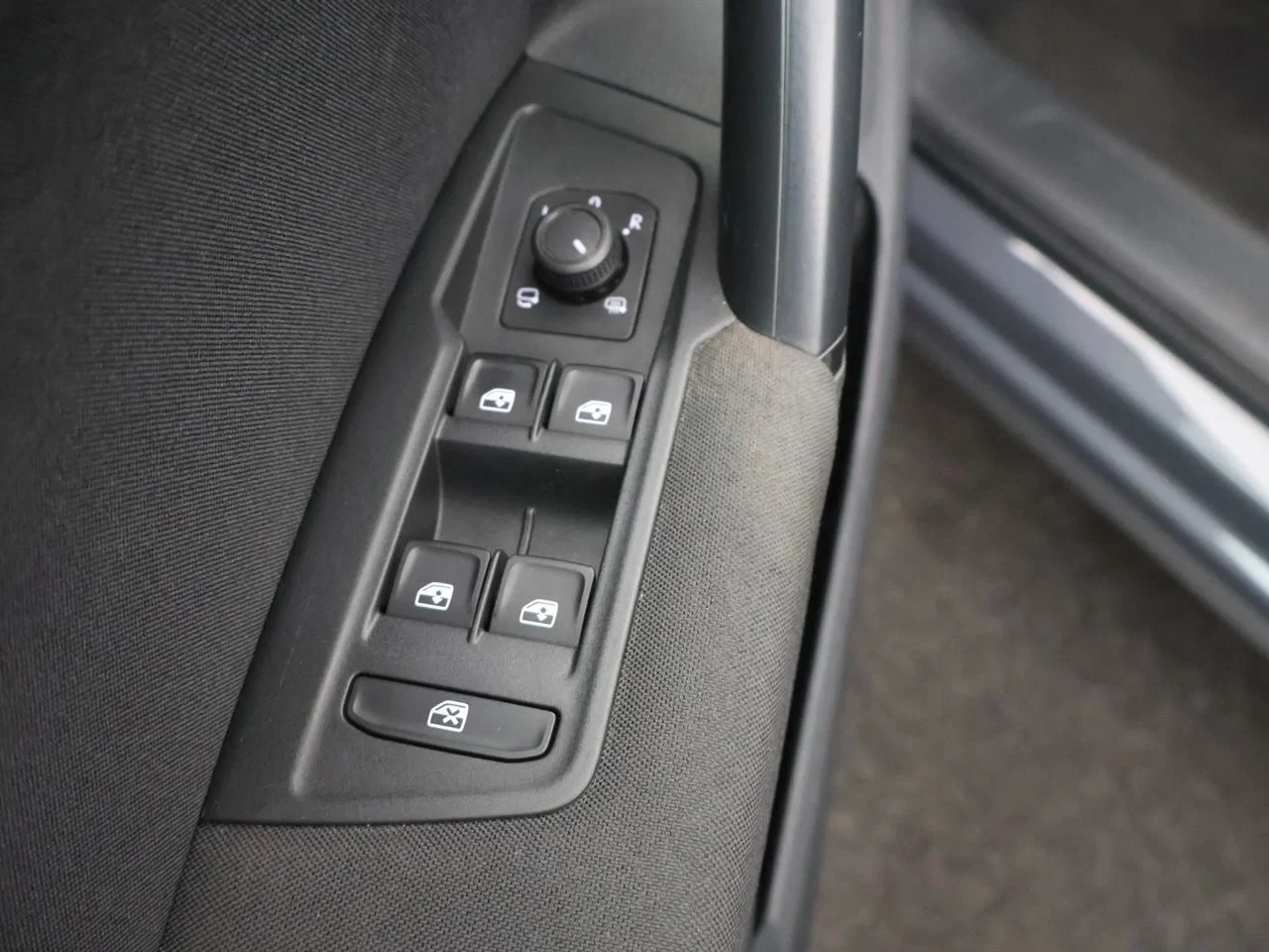 Volkswagen-Tiguan-image-18