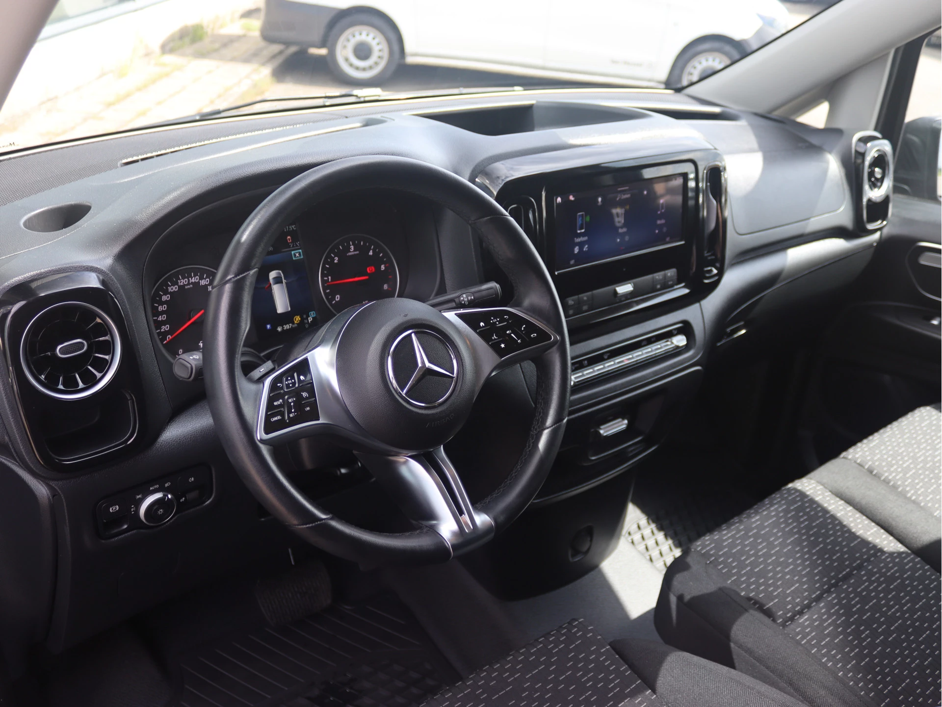 Mercedes-Benz-Vito-image-3