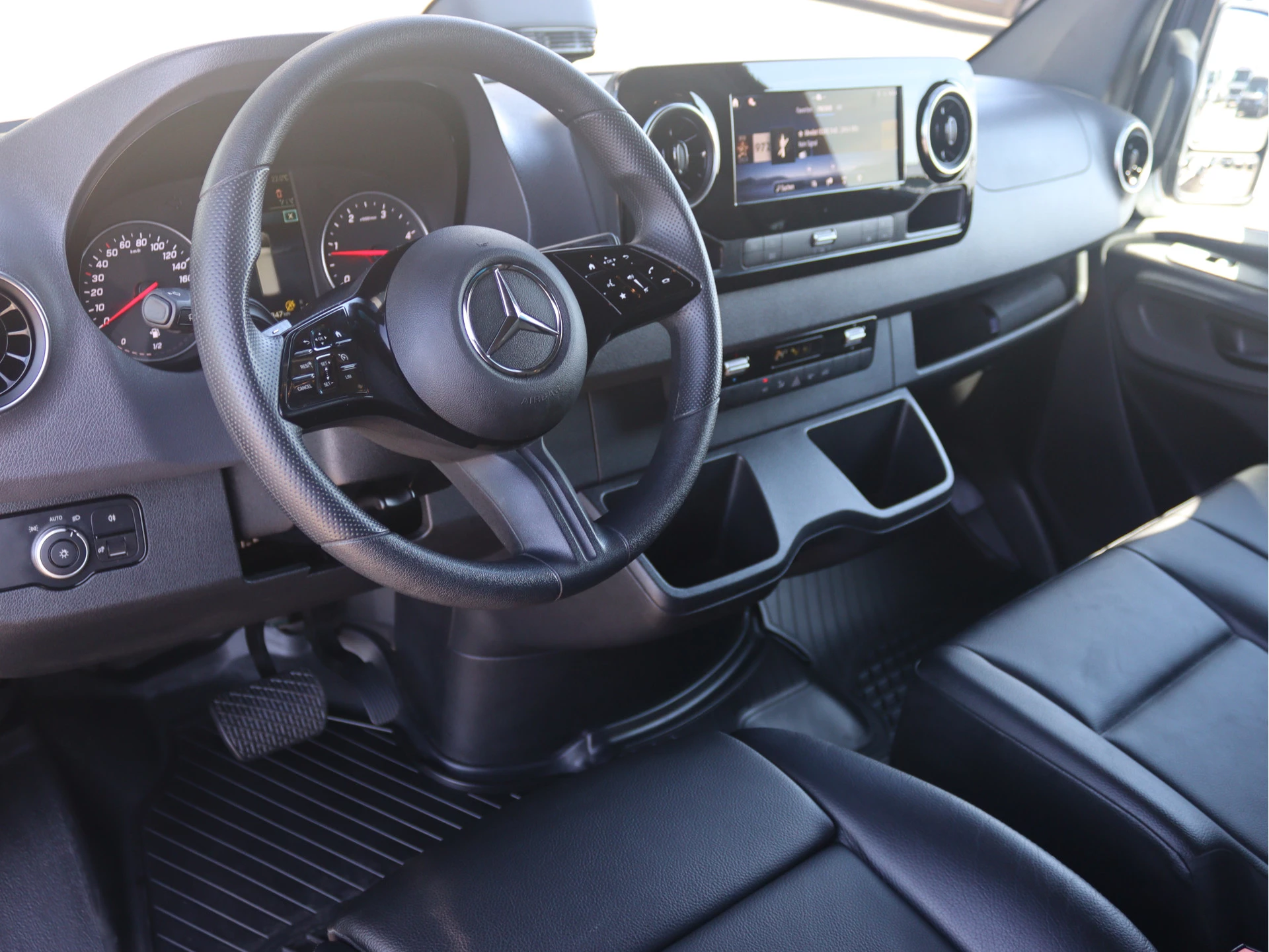 Mercedes-Benz-Sprinter-image-11