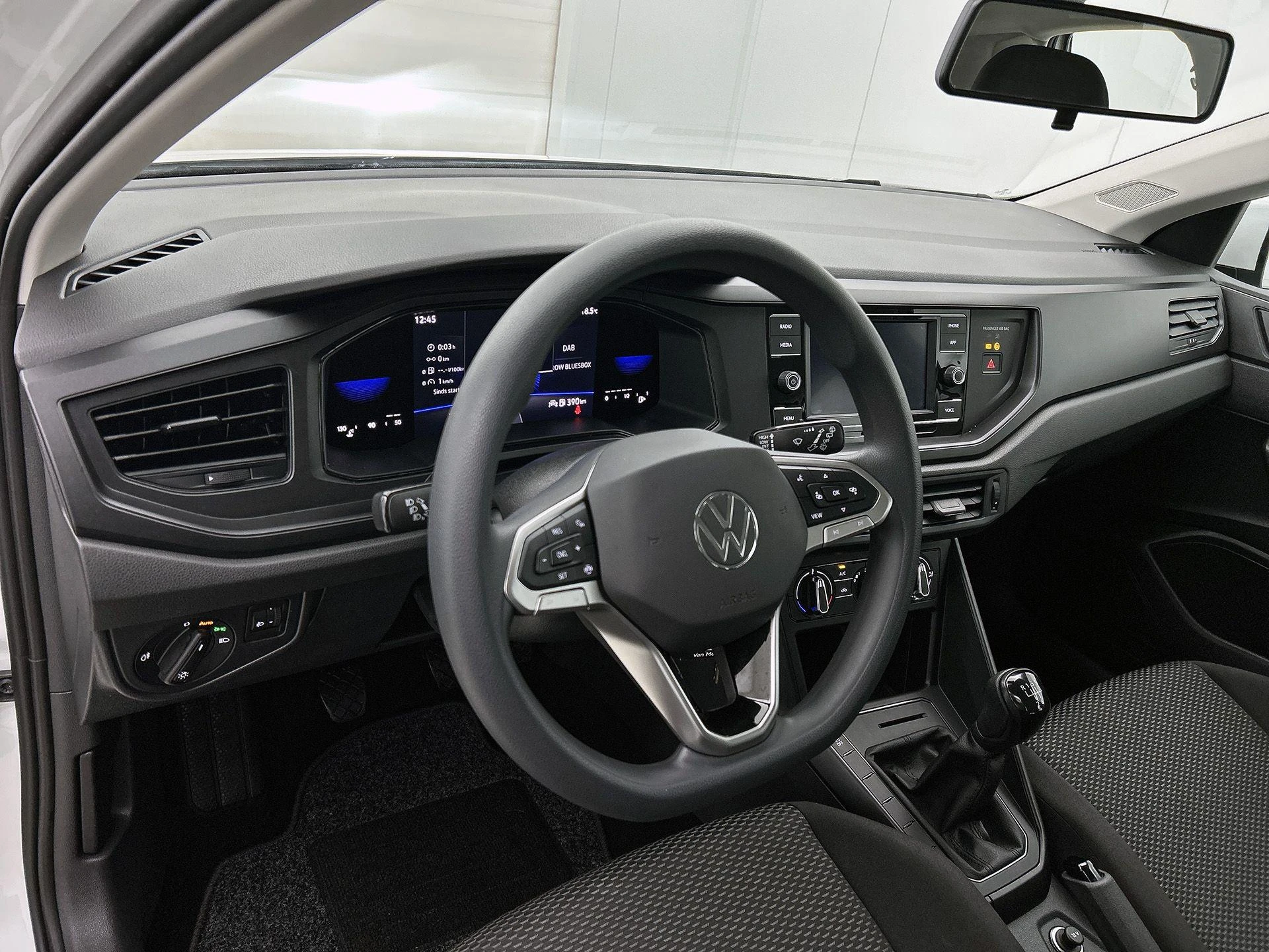 Volkswagen-Polo-image-12