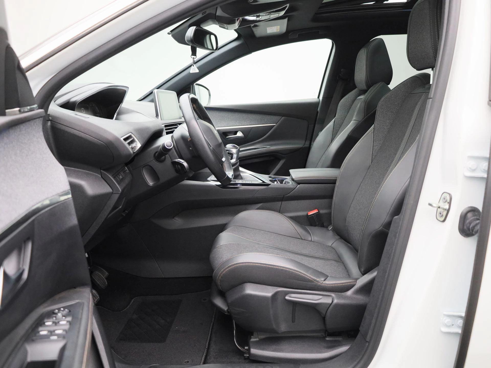 Peugeot-5008-image-11