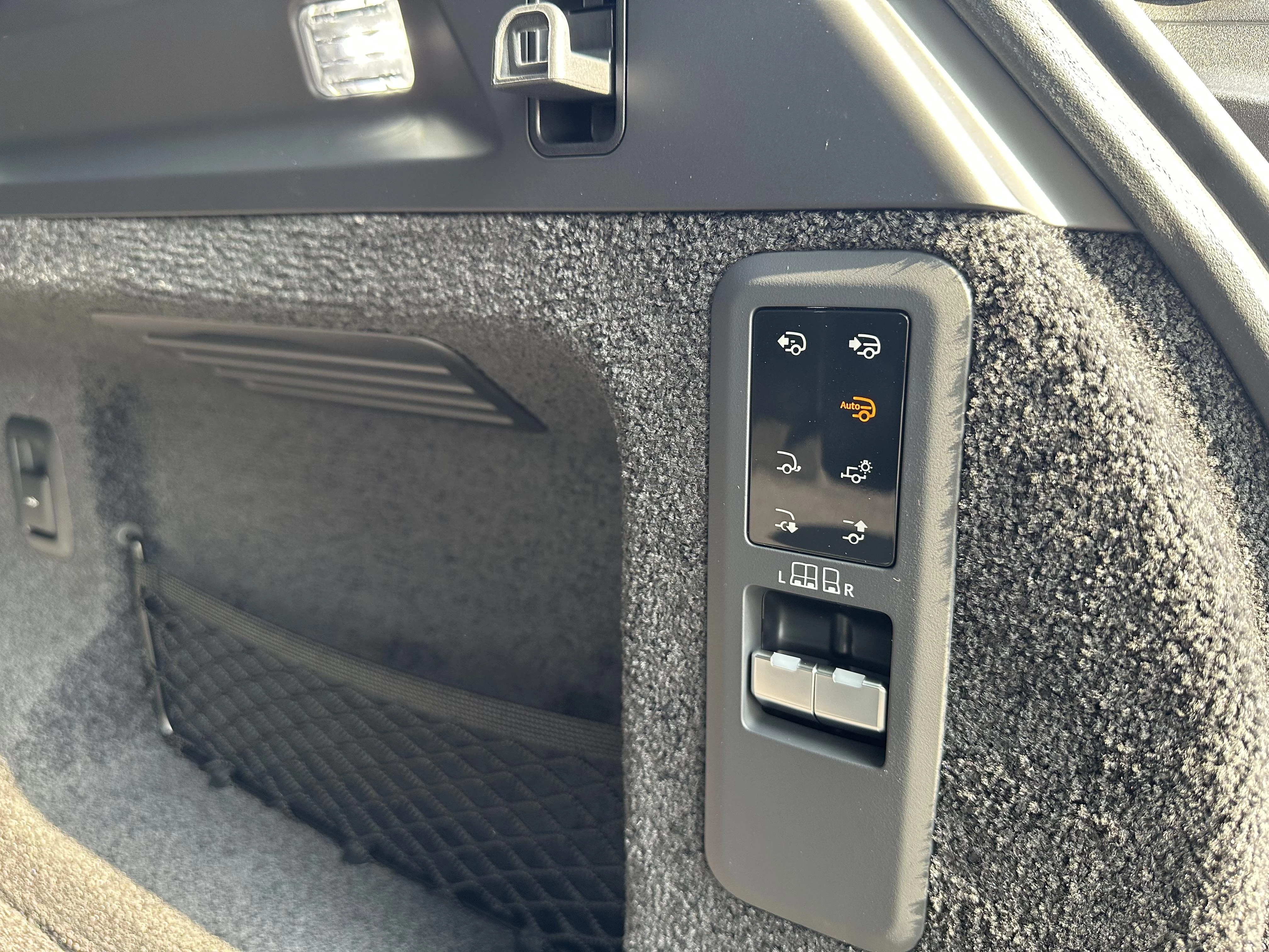 Land Rover-Range Rover-image-8