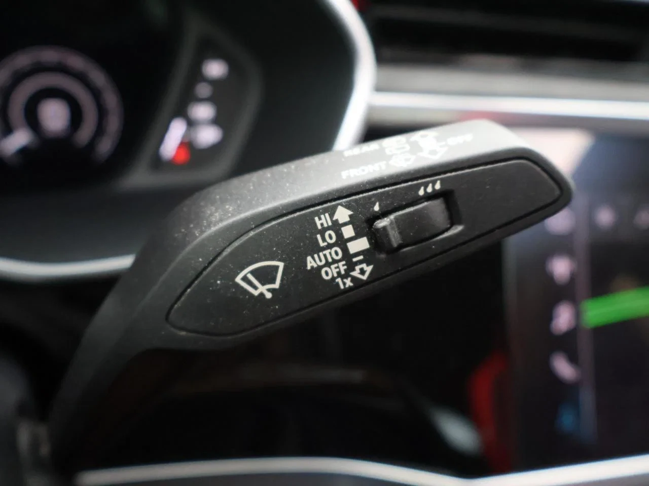 Audi-RSQ3-image-14