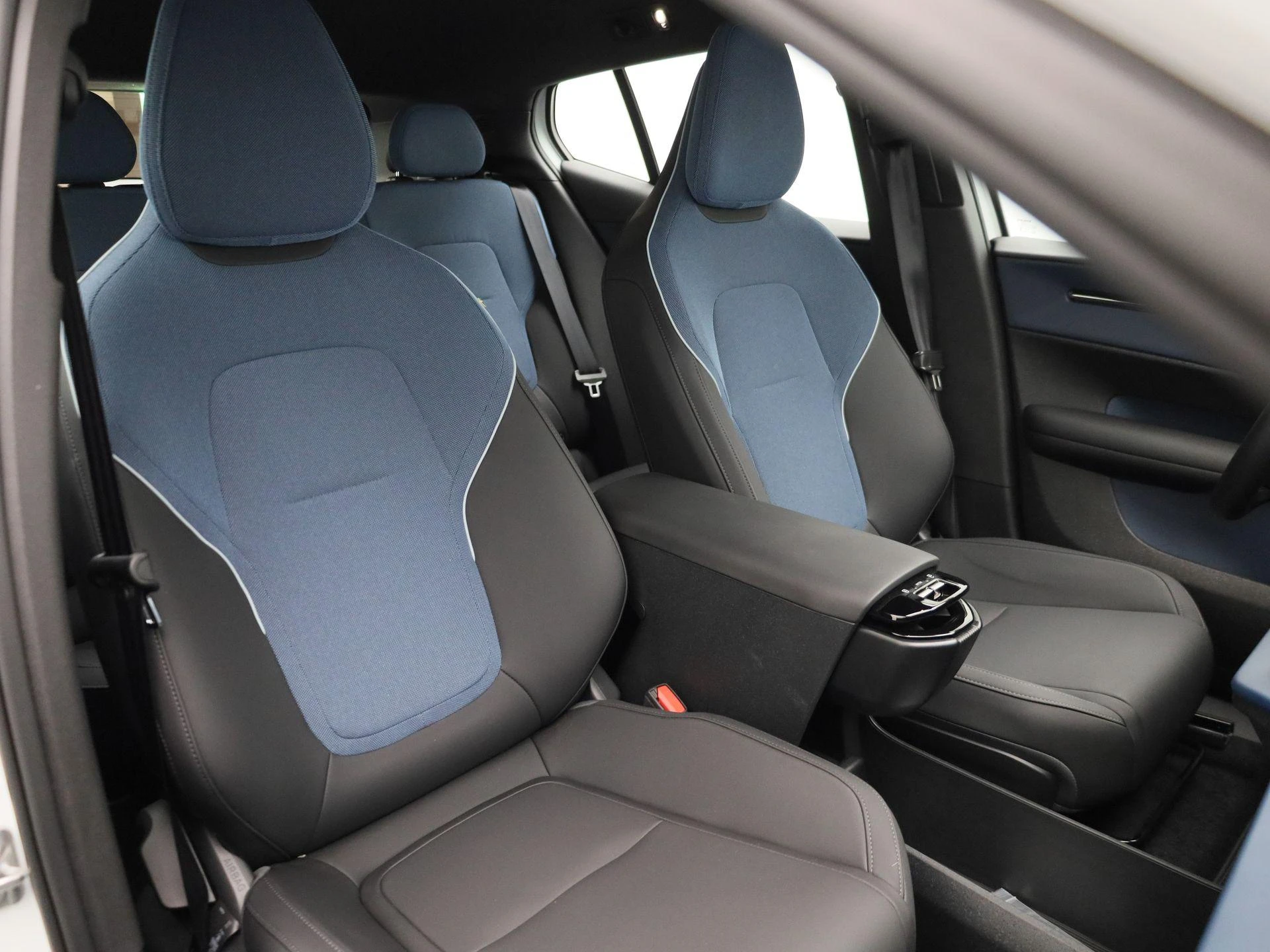 Volvo-EX30-image-38