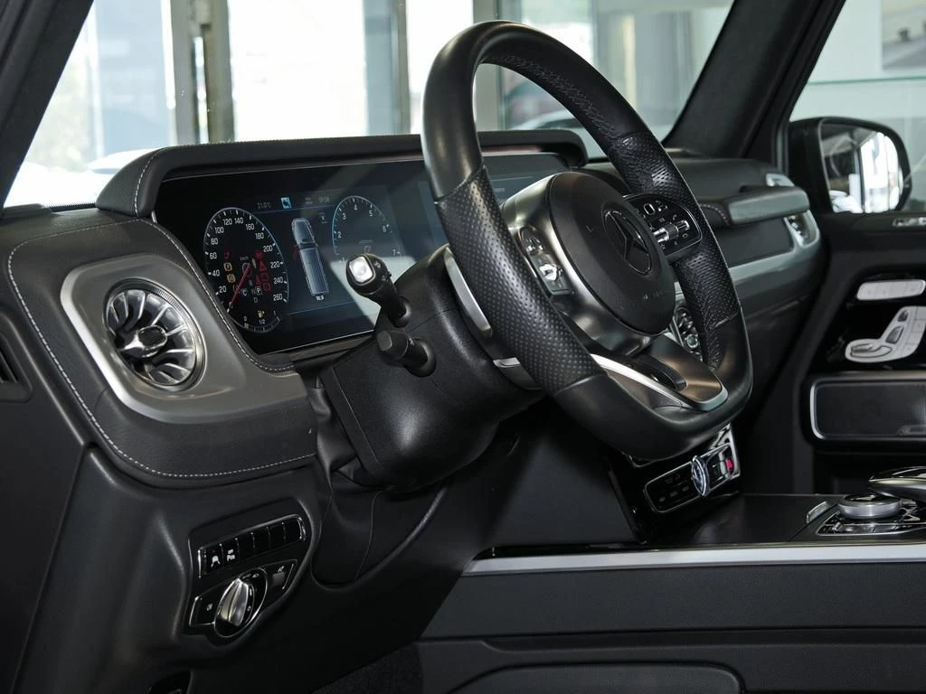 Mercedes-Benz-G-Klasse 500-image-9