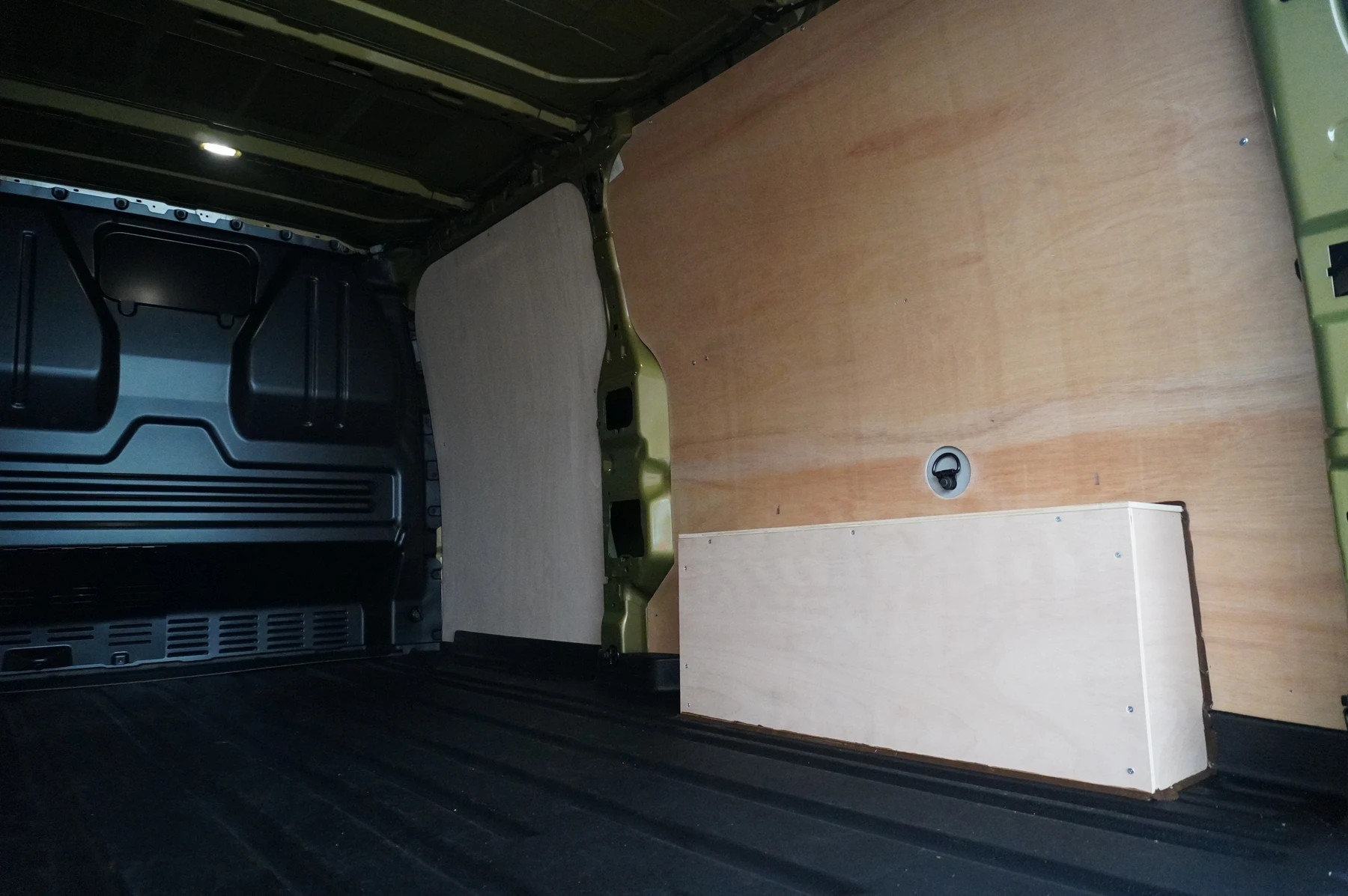 Volkswagen-Transporter-image-29