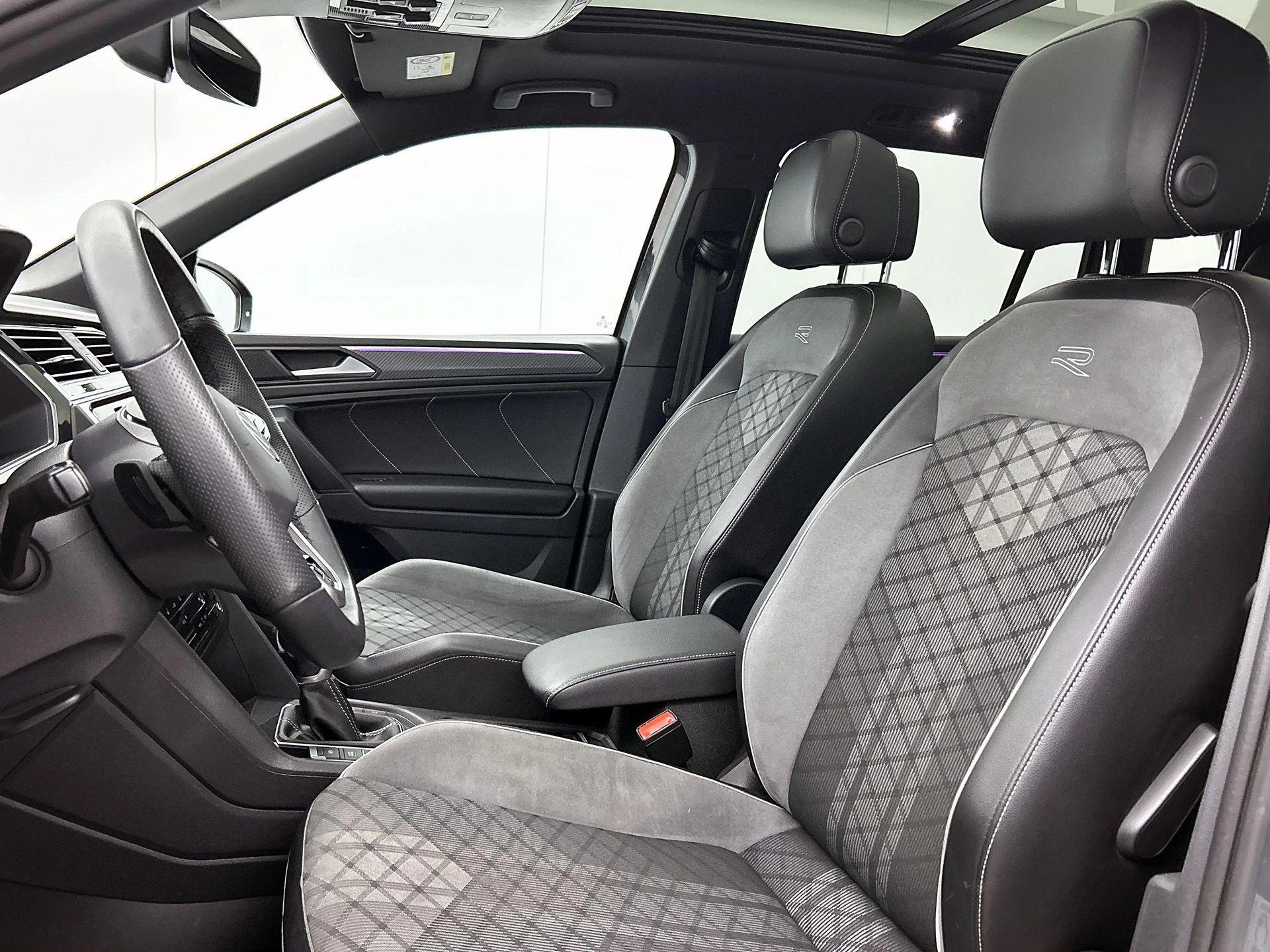 Volkswagen-Tiguan-image-35