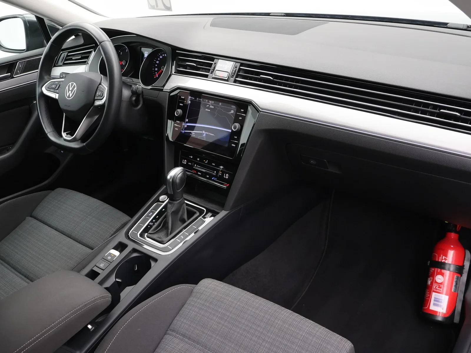 Volkswagen-Passat-image-2