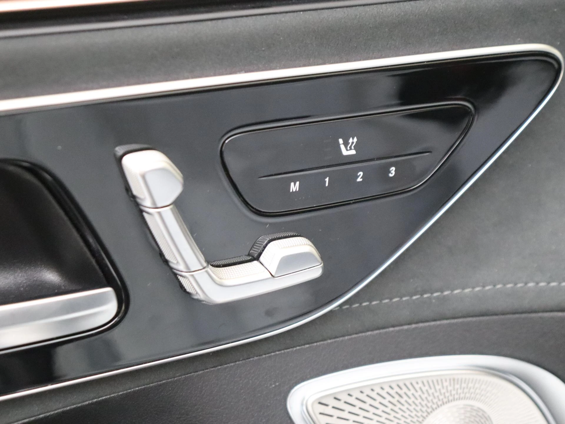 Mercedes-Benz-EQE-image-24
