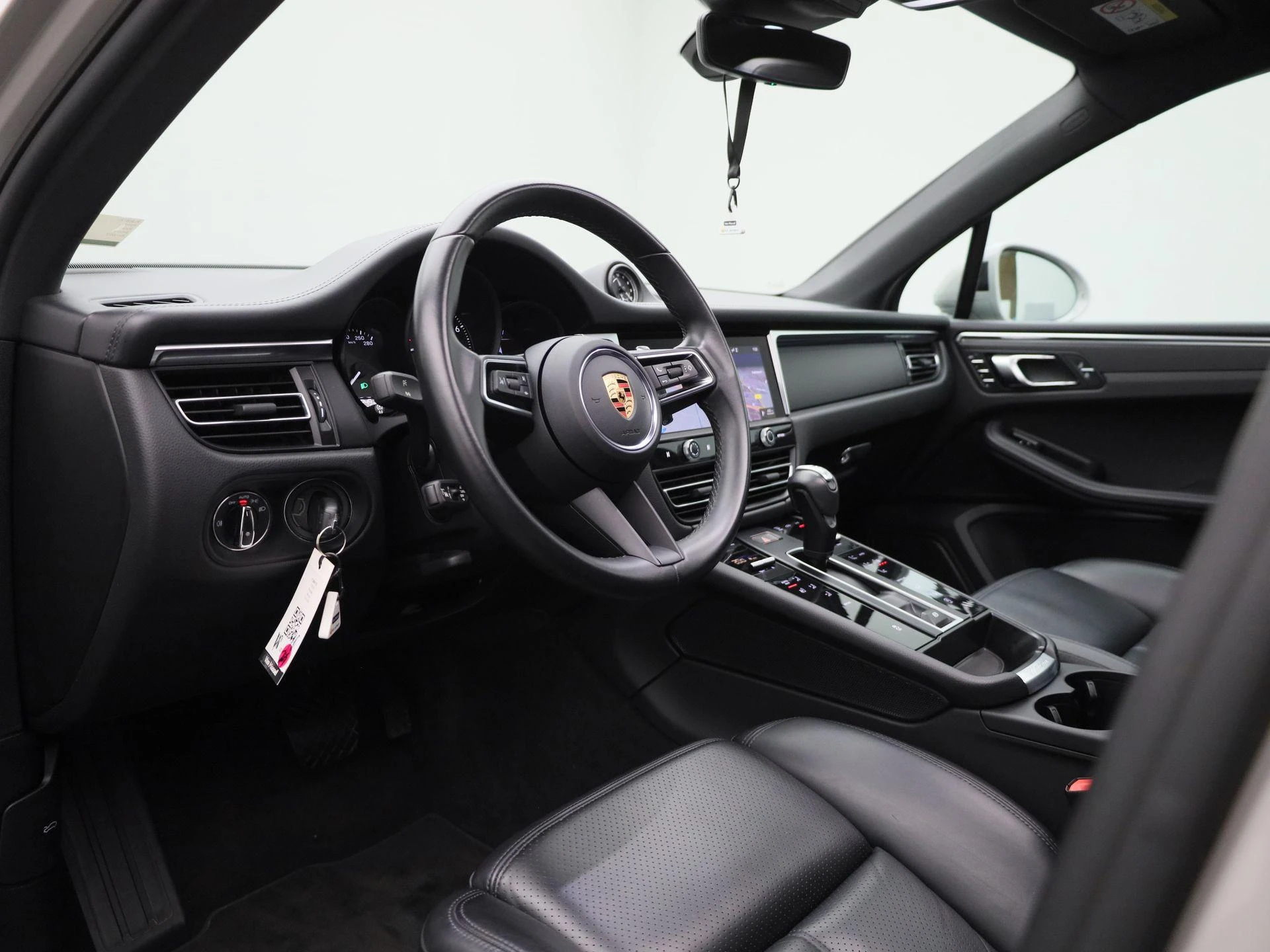 Porsche-Macan-image-38