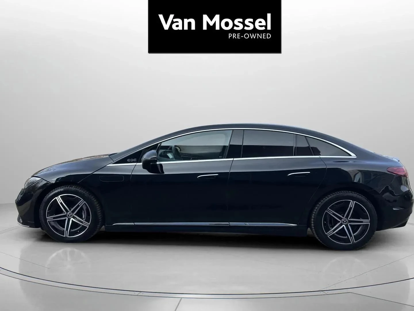 Mercedes-Benz-EQE-image-7